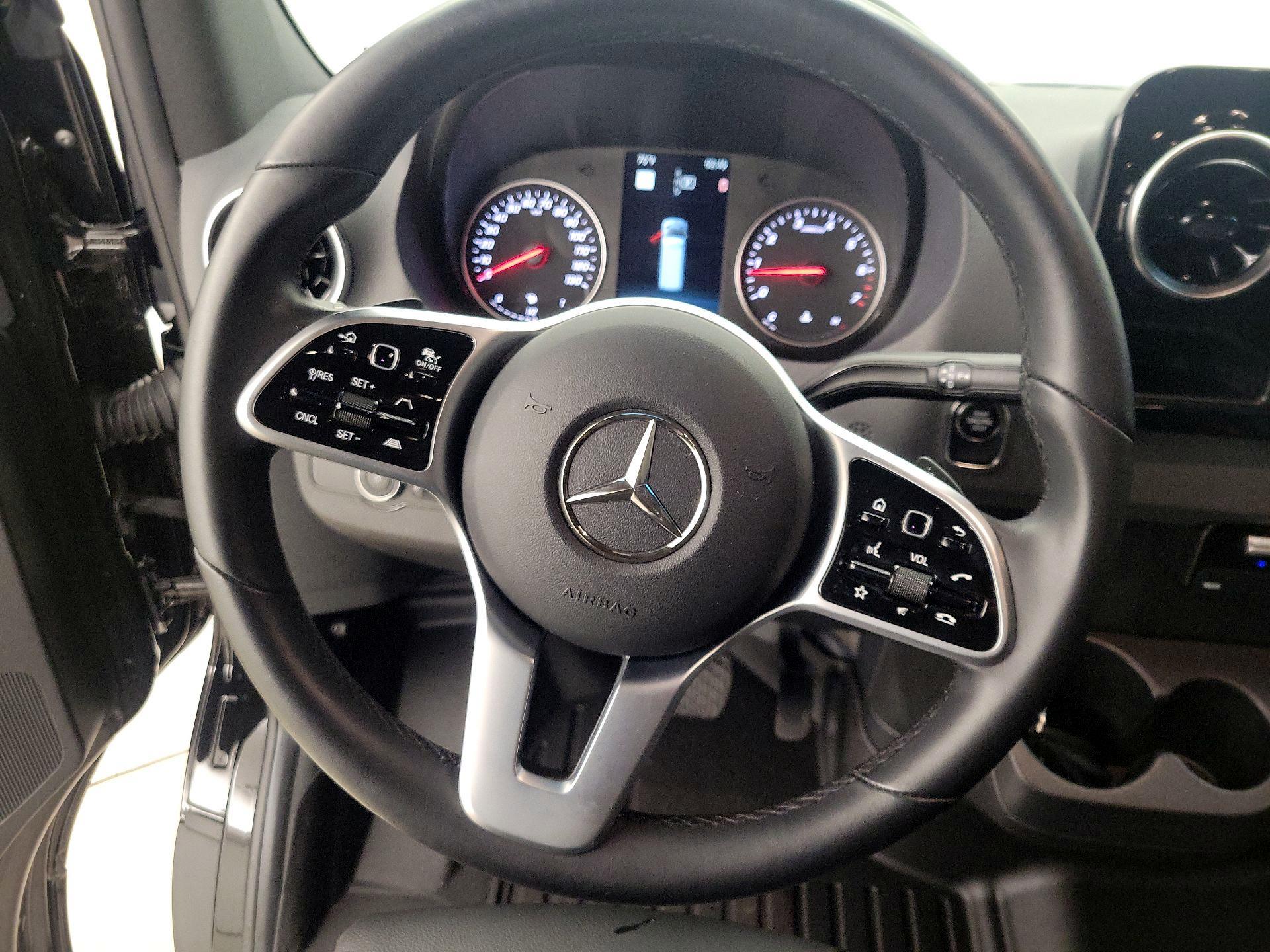 Thumbnail: 2020 Mercedes-Benz Sprinter - 10