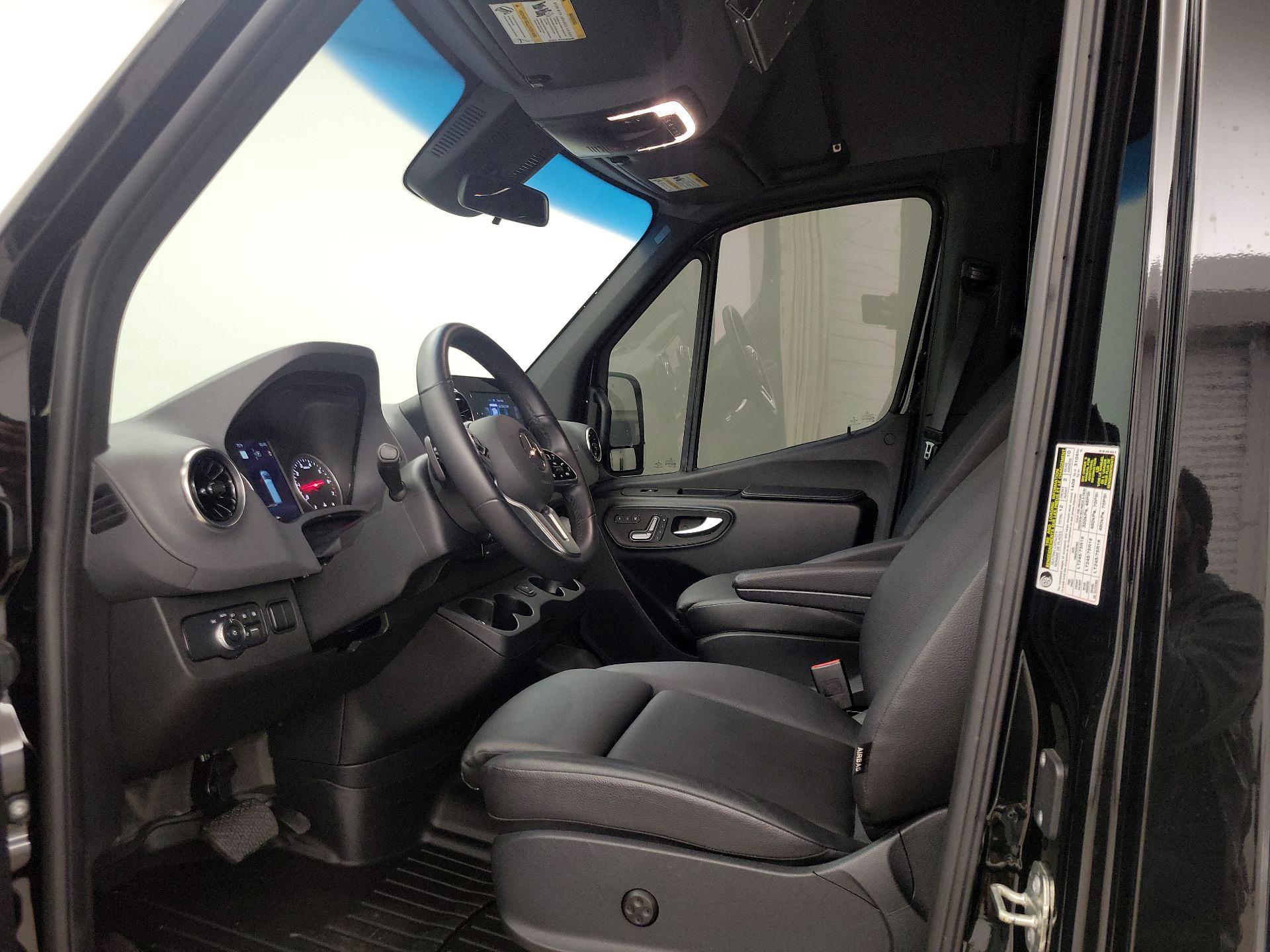 Thumbnail: 2020 Mercedes-Benz Sprinter - 11