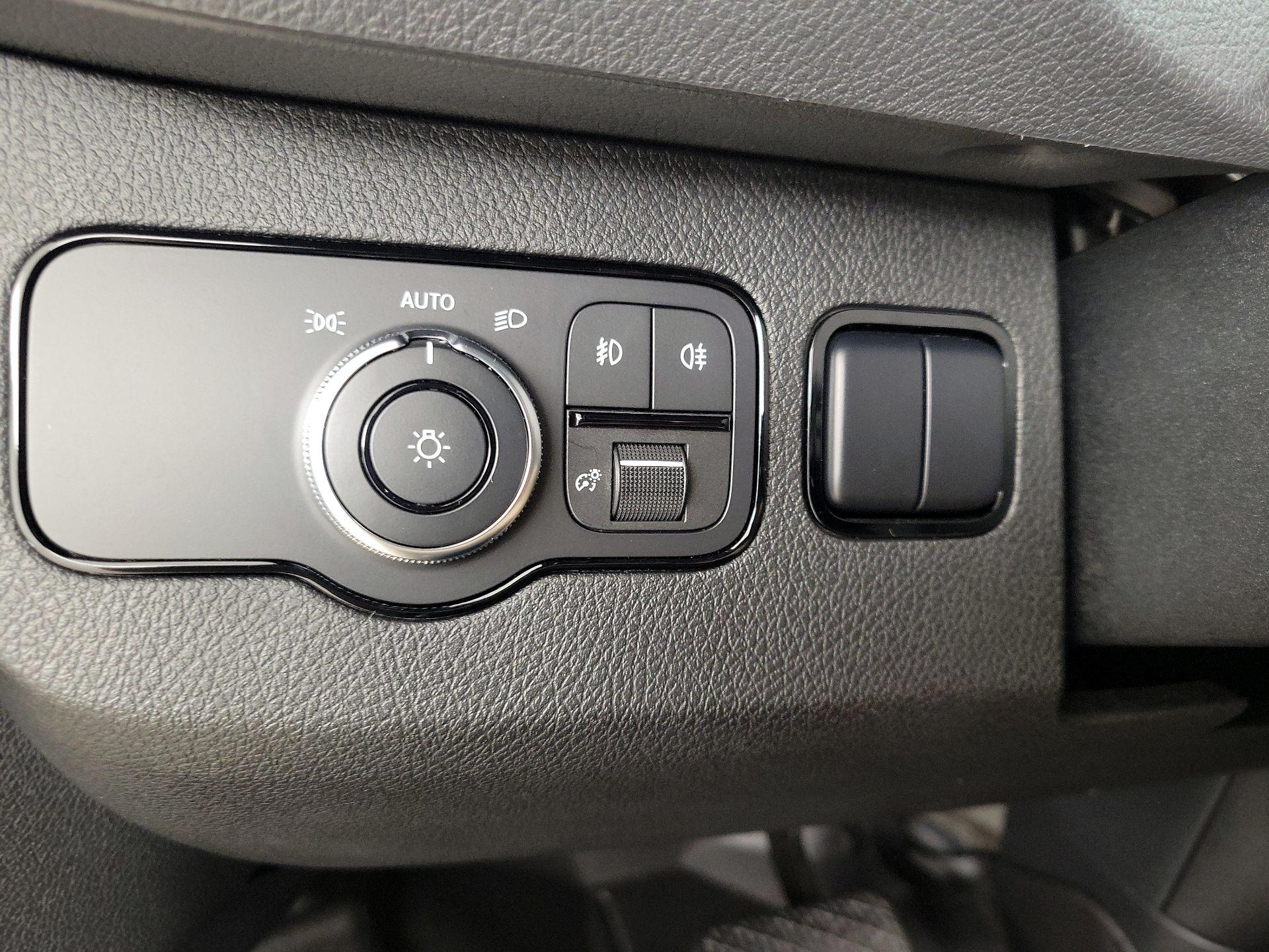 Thumbnail: 2020 Mercedes-Benz Sprinter - 13