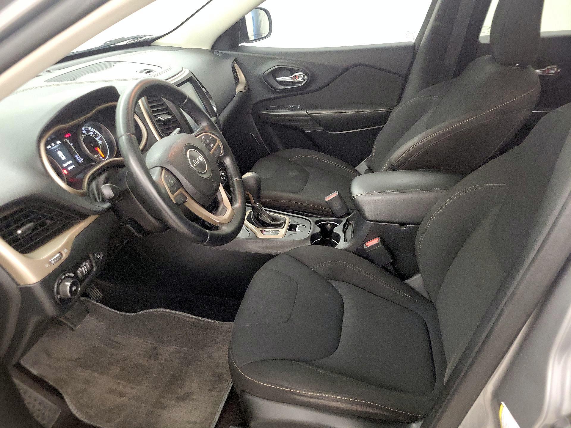 Thumbnail: 2016 Jeep Cherokee - 11