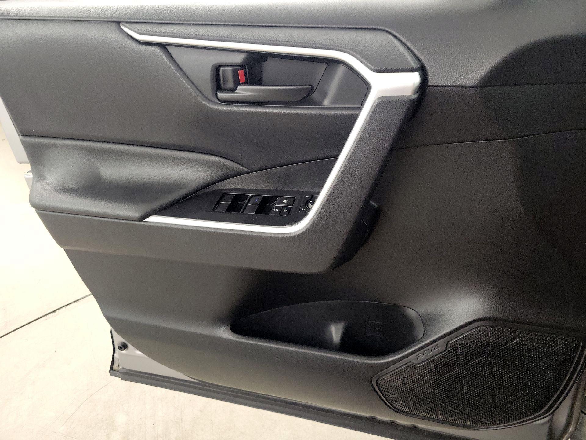 Thumbnail: 2019 Toyota RAV4 - 12