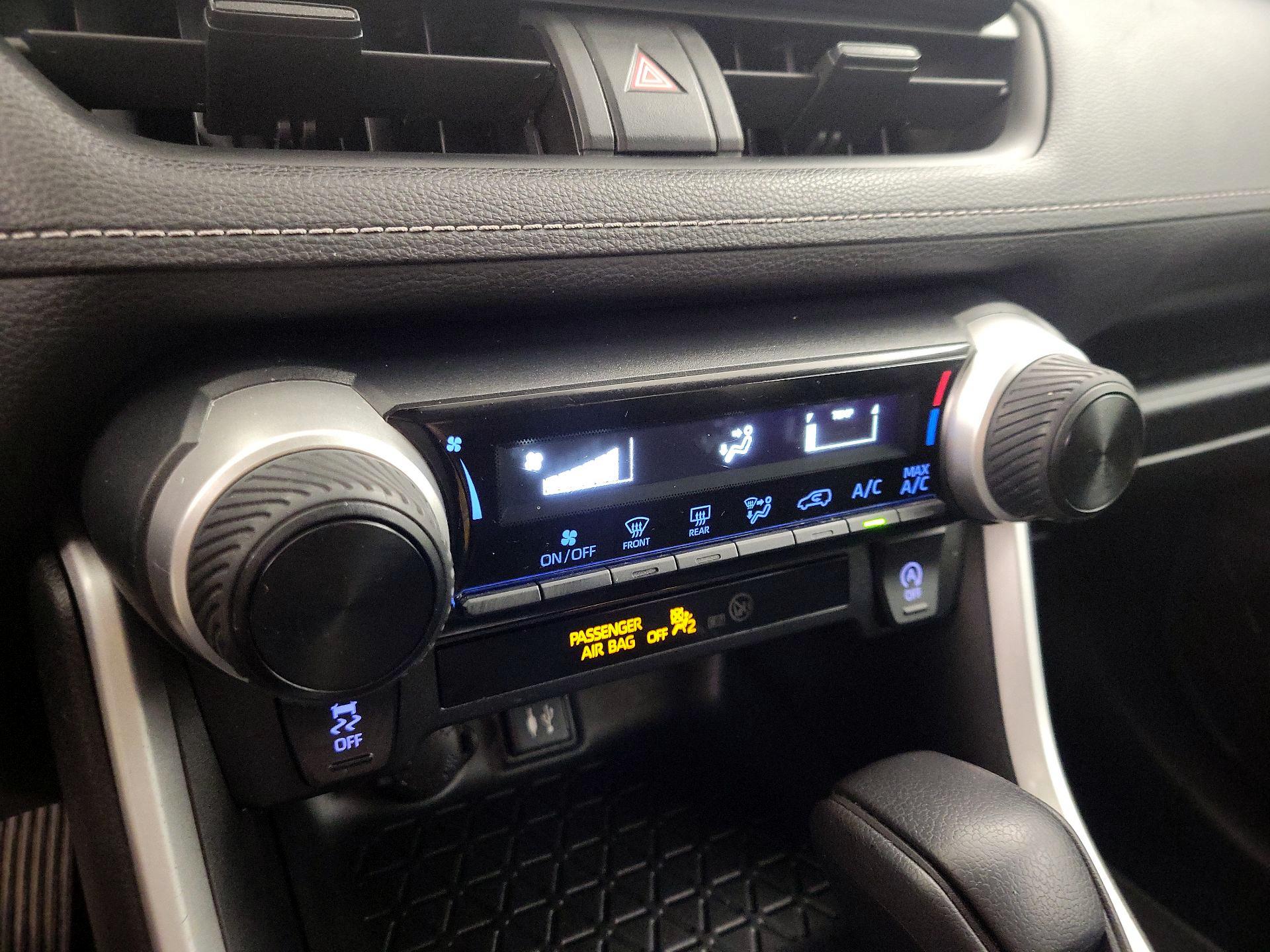 Thumbnail: 2019 Toyota RAV4 - 16