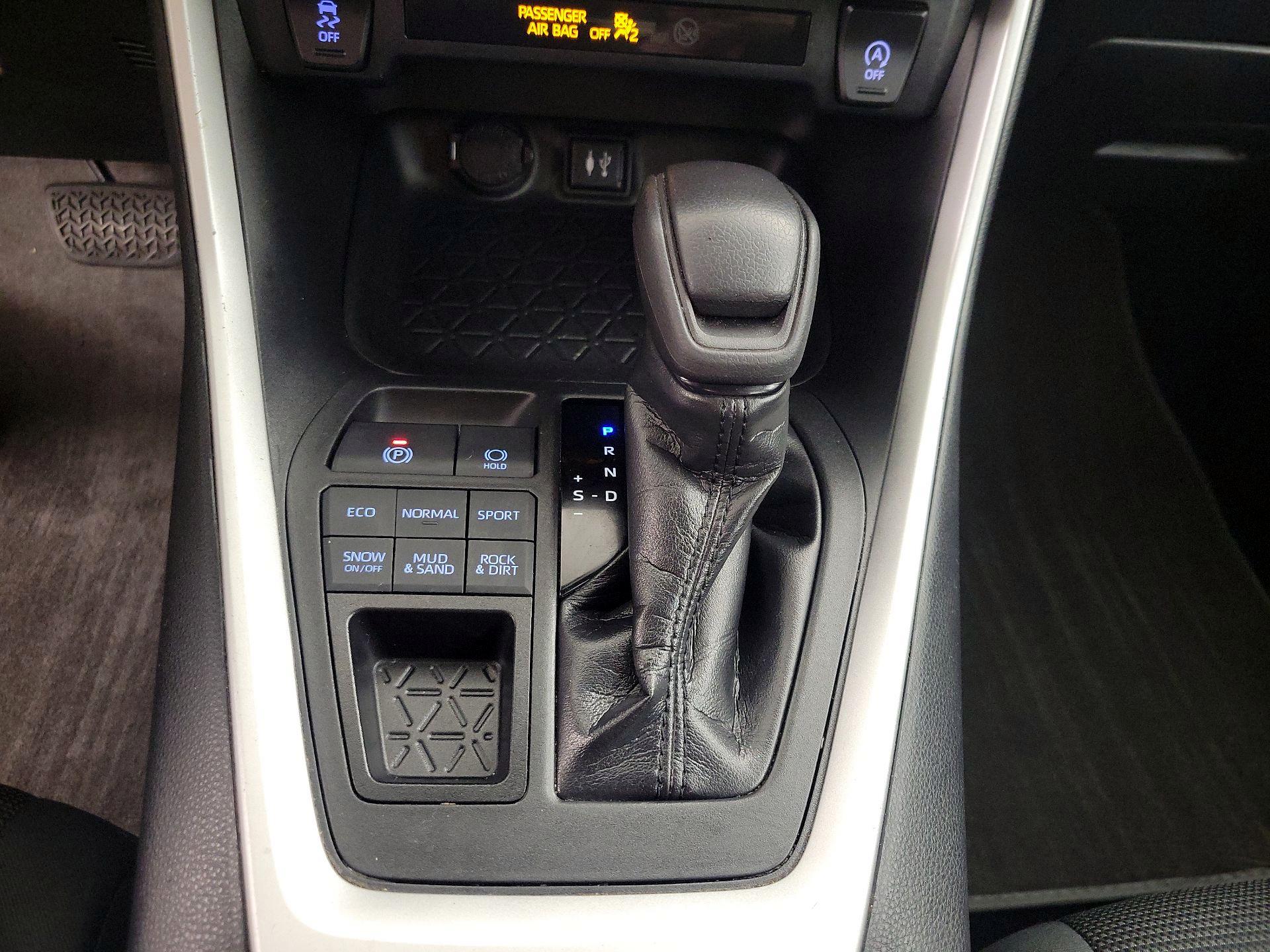 Thumbnail: 2019 Toyota RAV4 - 17