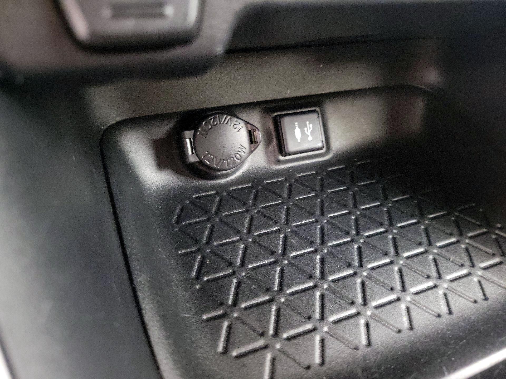 Thumbnail: 2019 Toyota RAV4 - 18