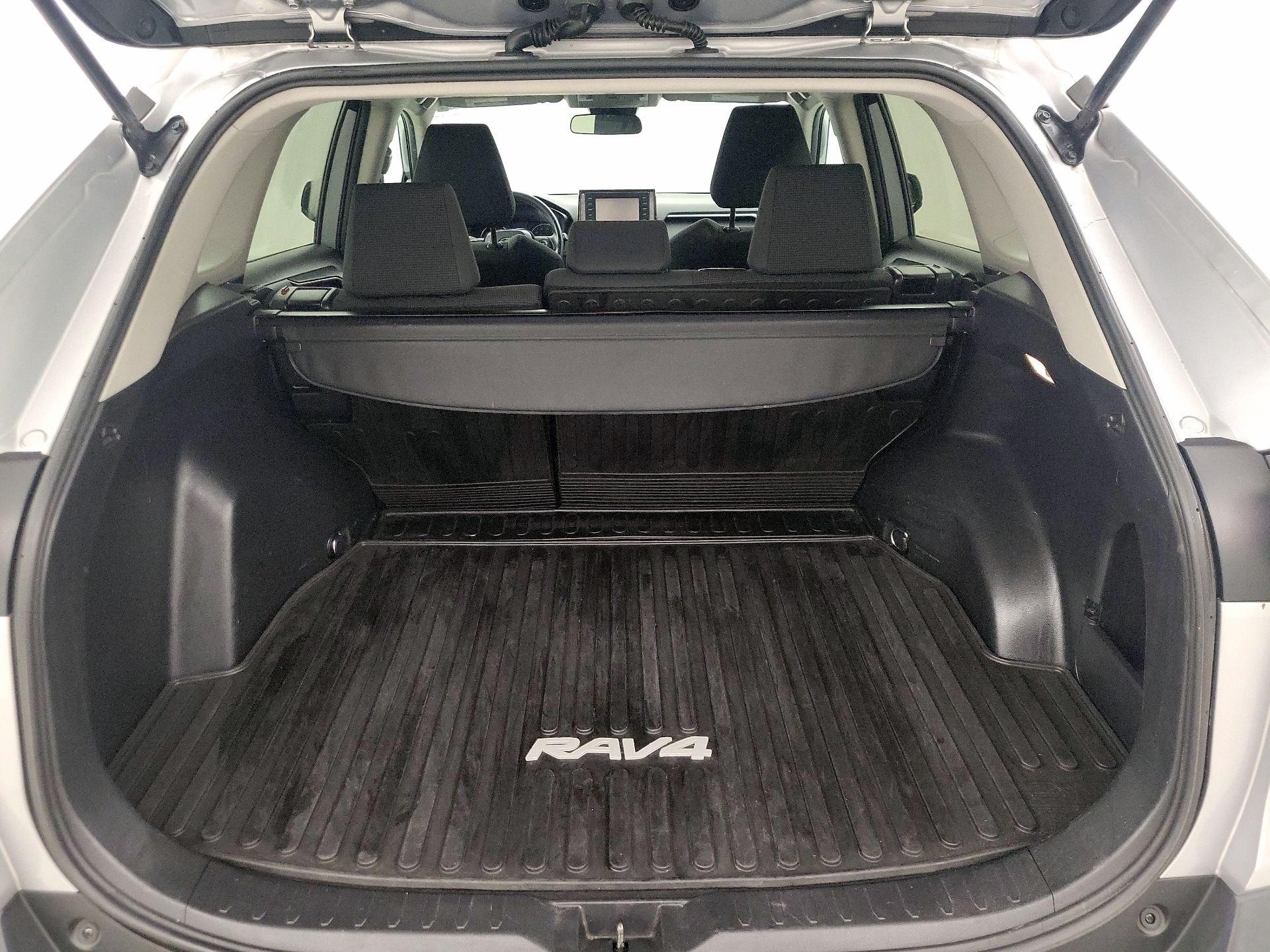 Thumbnail: 2019 Toyota RAV4 - 20