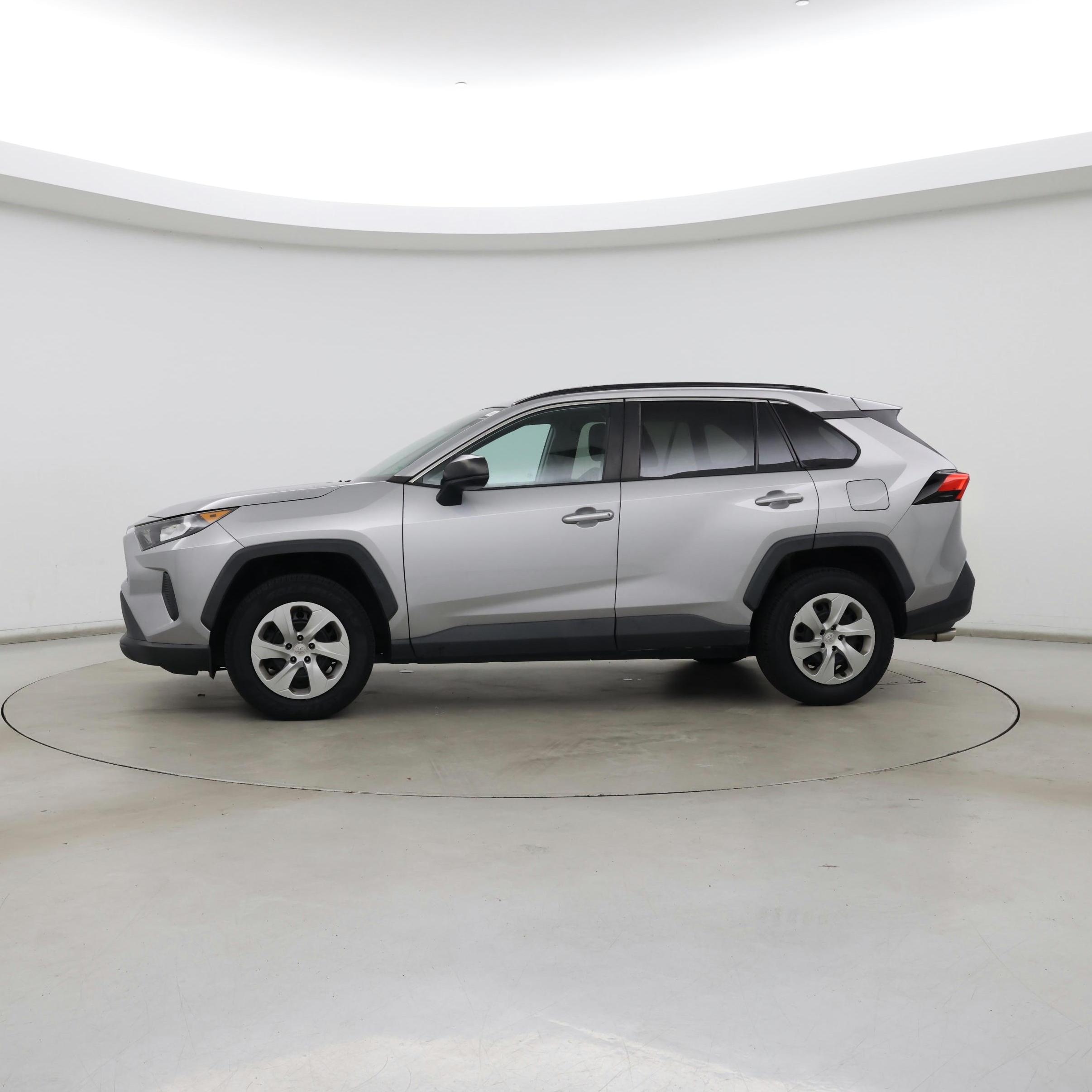 Thumbnail: 2019 Toyota RAV4 - 3