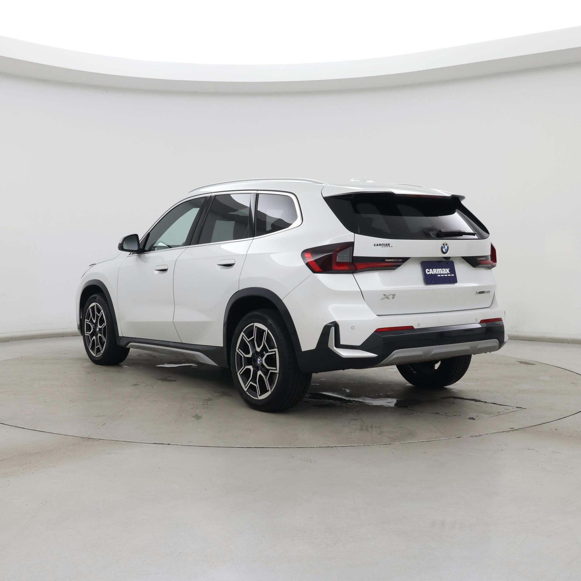 Thumbnail: 2023 BMW X1 - 2