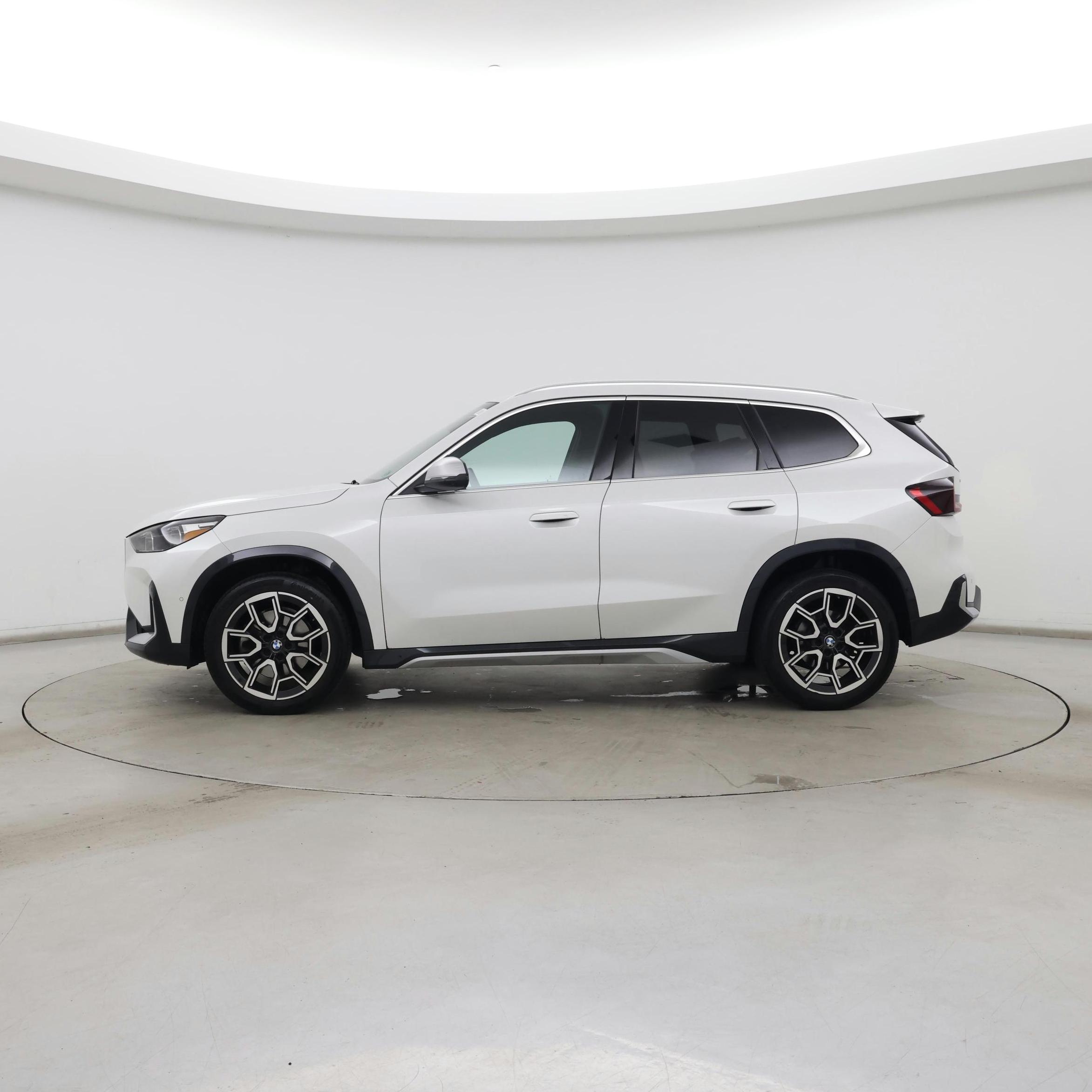 Thumbnail: 2023 BMW X1 - 3
