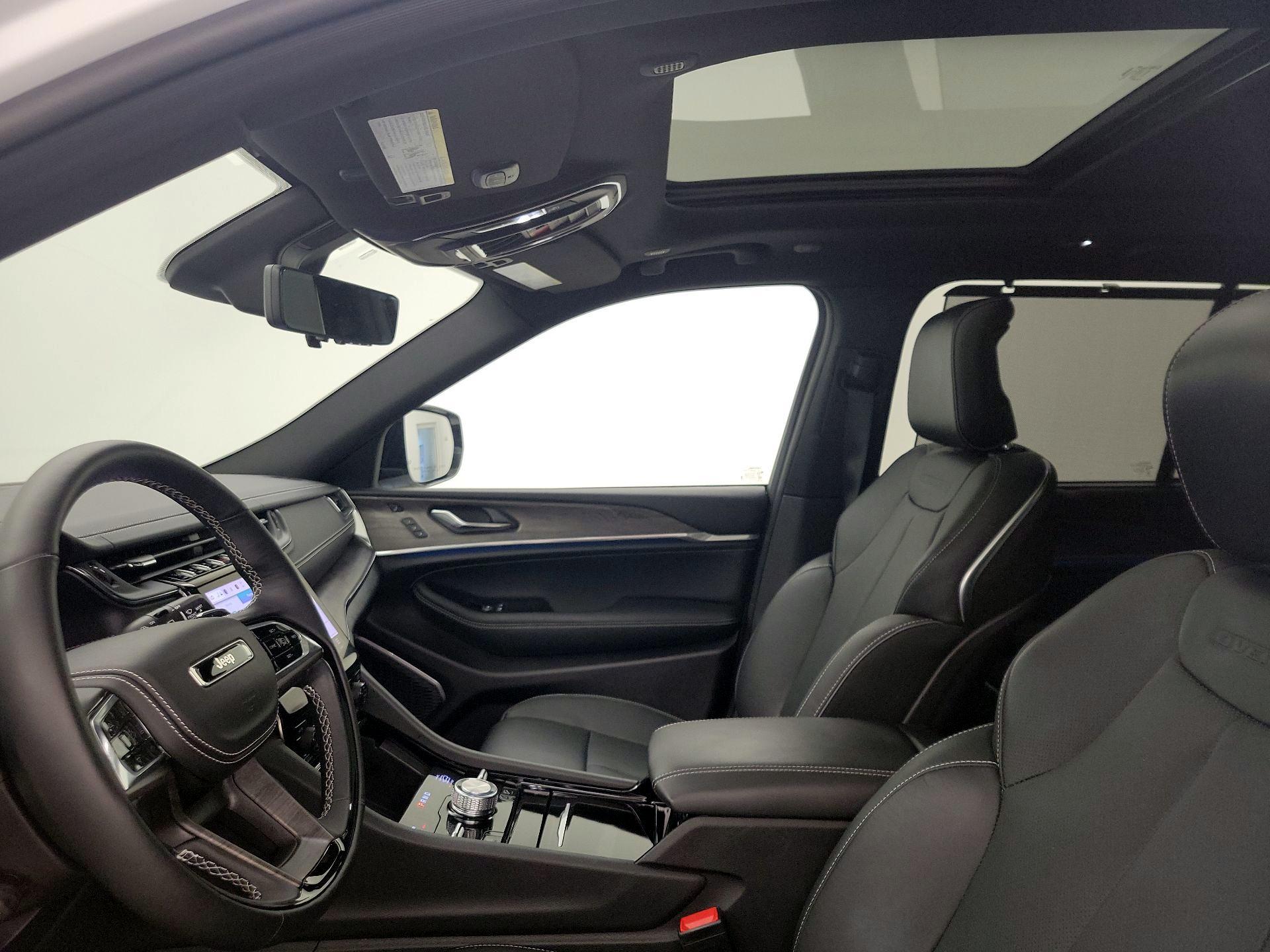 Thumbnail: 2025 Jeep Grand Cherokee - 20