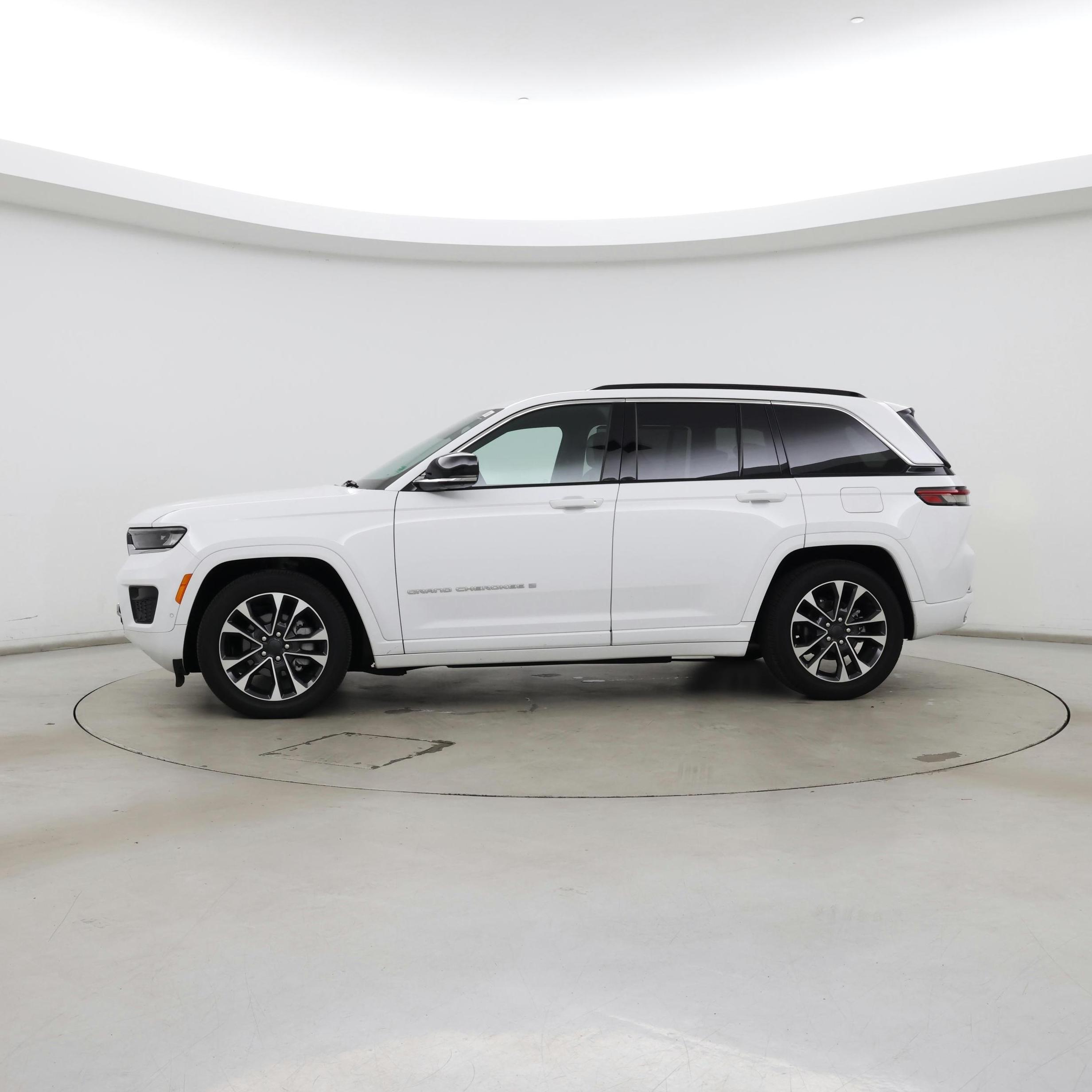 Thumbnail: 2025 Jeep Grand Cherokee - 3