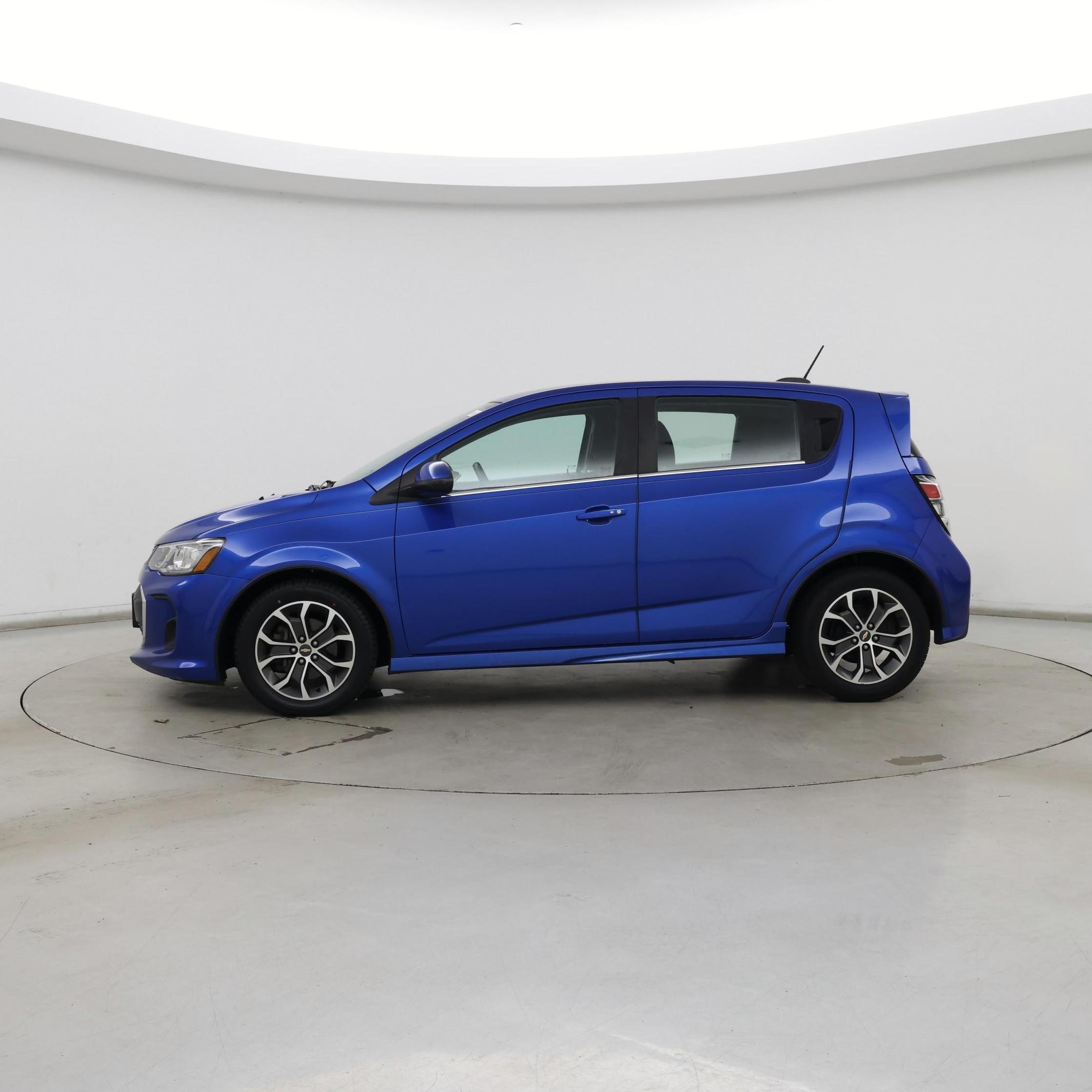 Thumbnail: 2017 Chevrolet Sonic - 3
