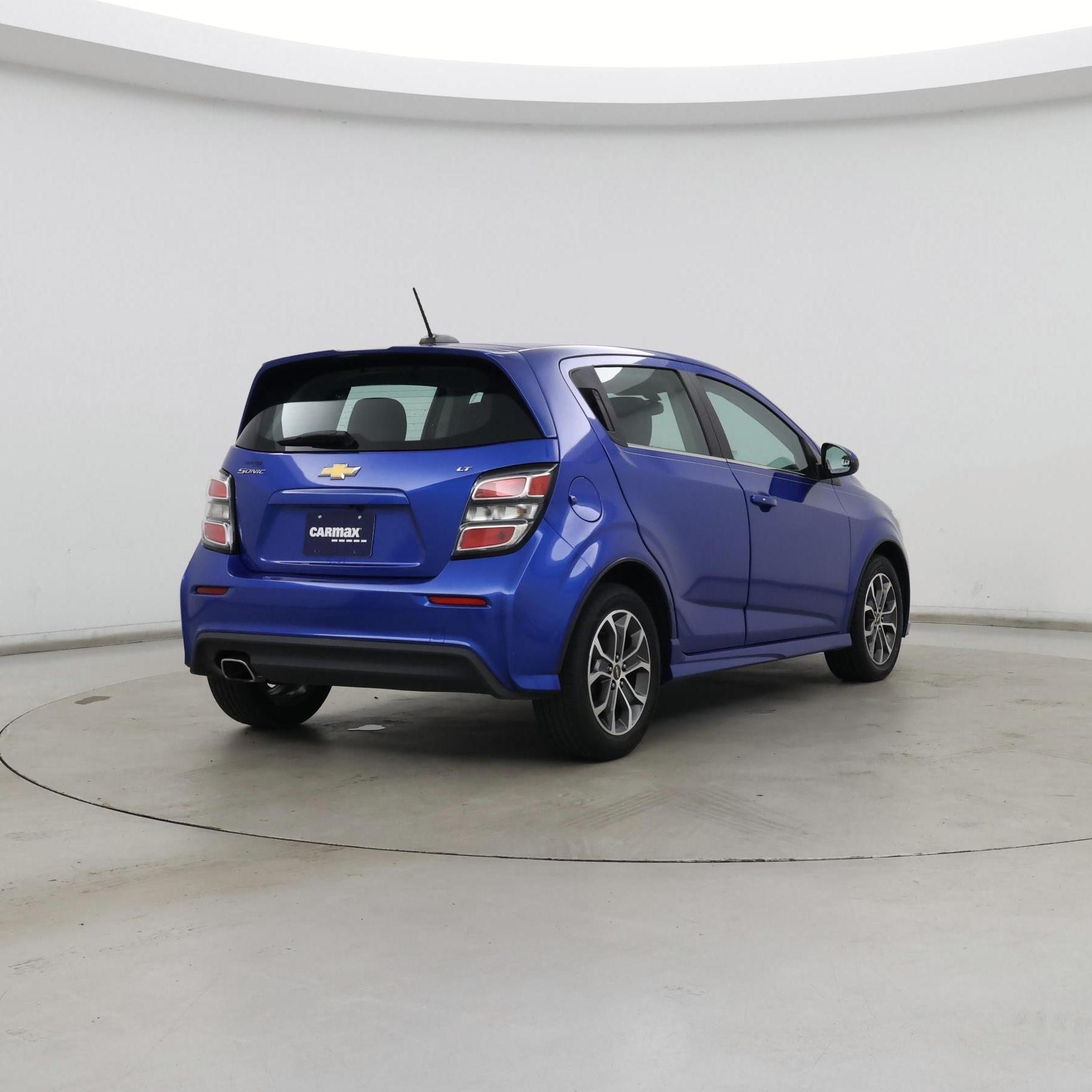Thumbnail: 2017 Chevrolet Sonic - 8