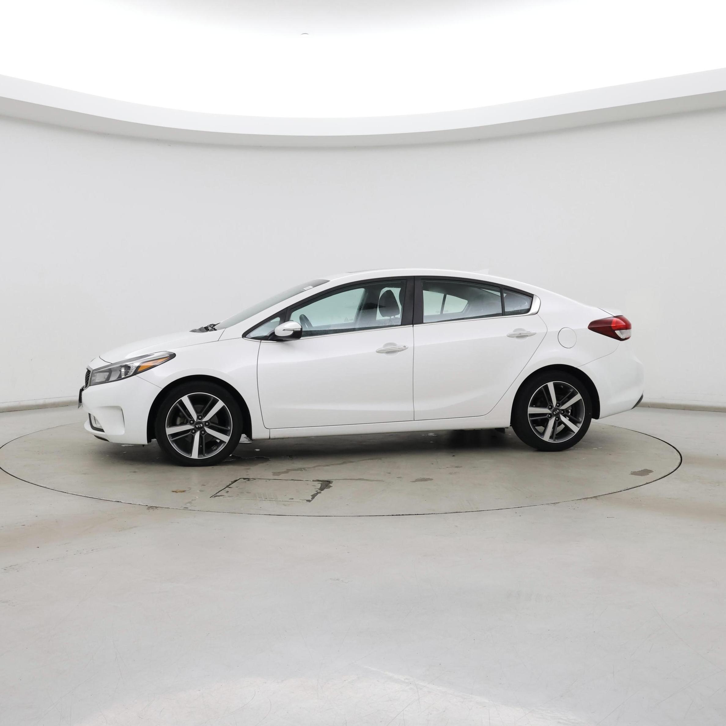 Thumbnail: 2017 Kia Forte - 3