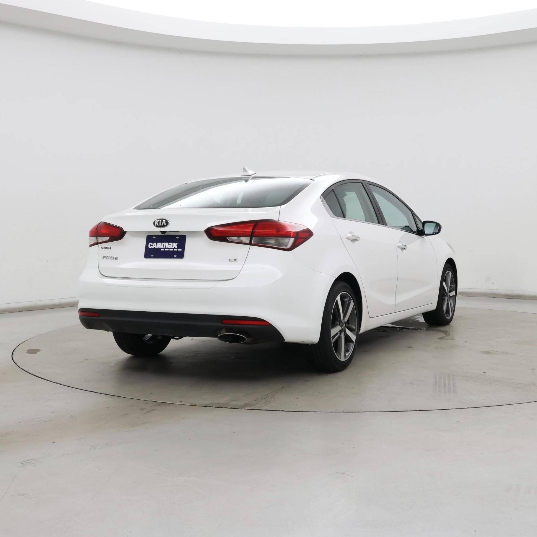 Thumbnail: 2017 Kia Forte - 8