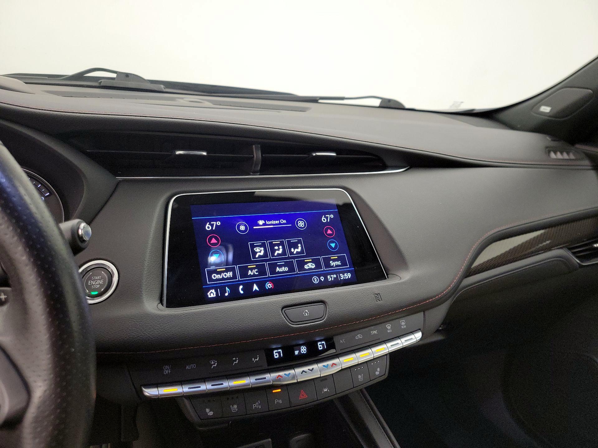 Thumbnail: 2021 Cadillac XT4 - 17