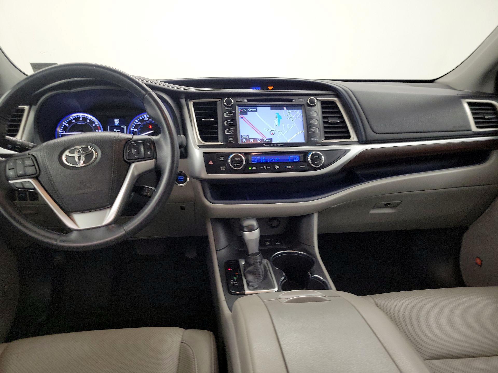 Thumbnail: 2016 Toyota Highlander - 9