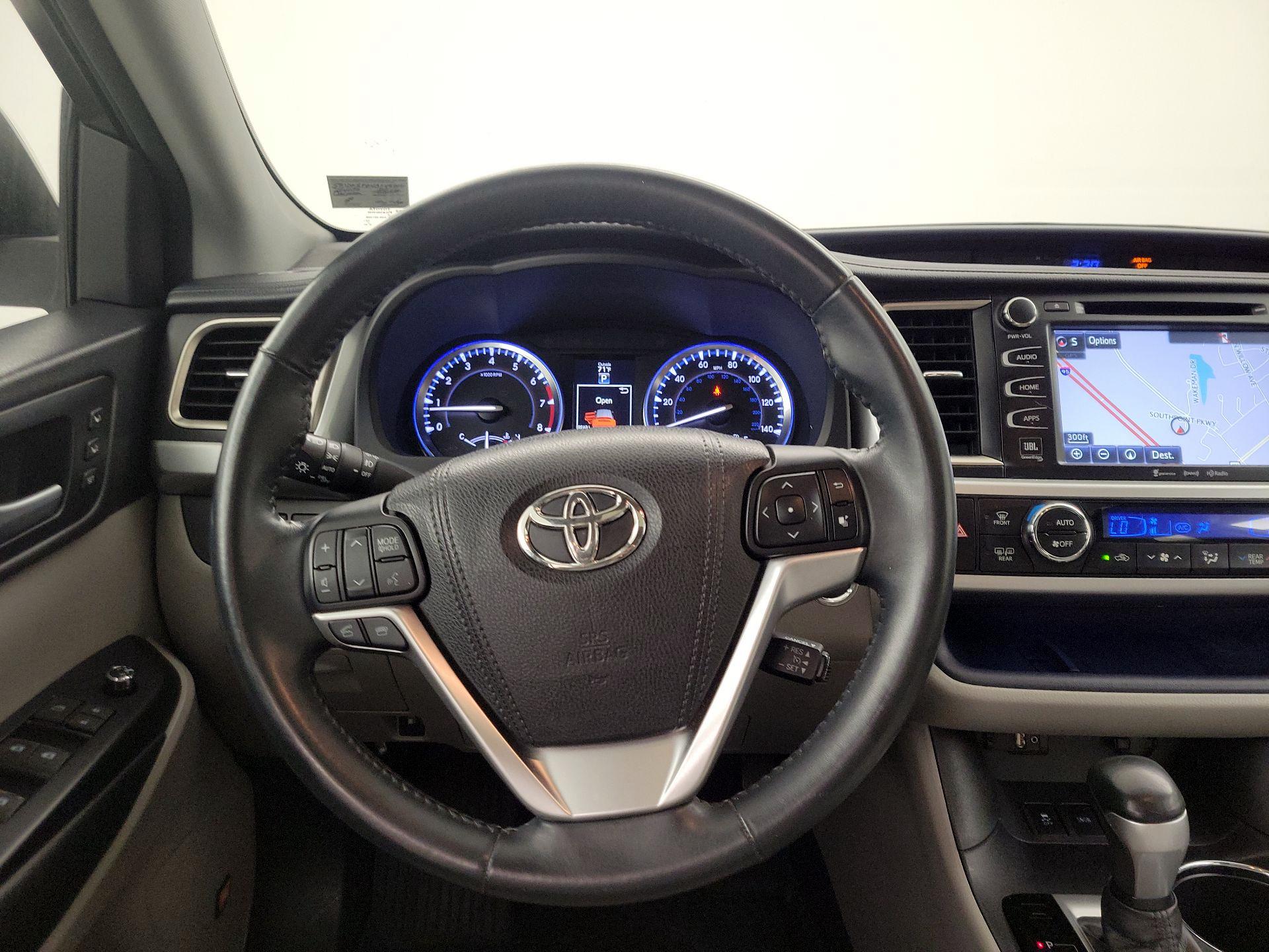 Thumbnail: 2016 Toyota Highlander - 10