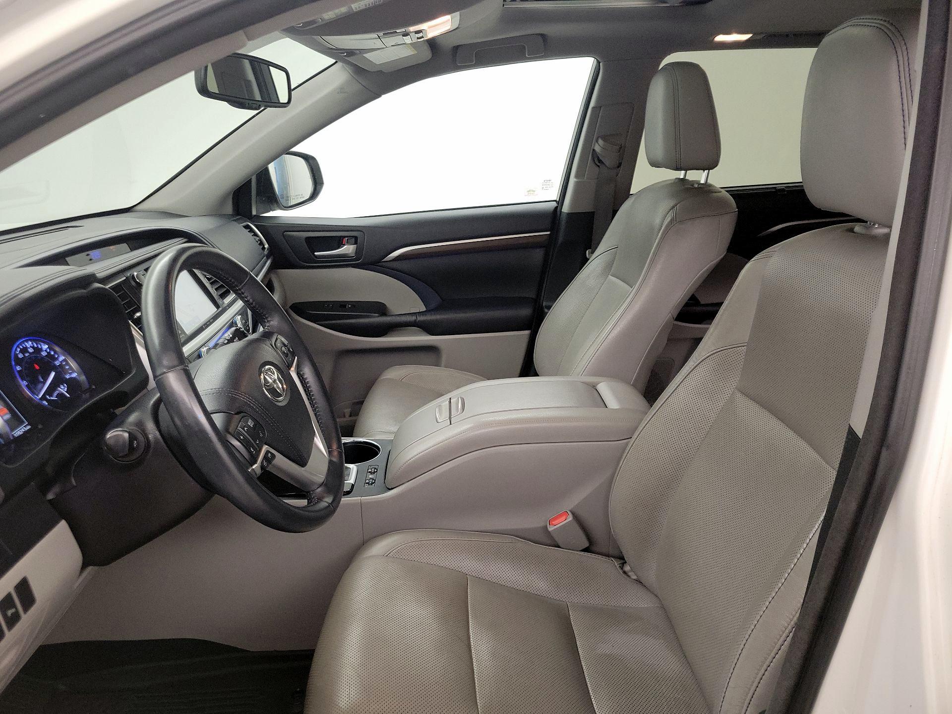 Thumbnail: 2016 Toyota Highlander - 11