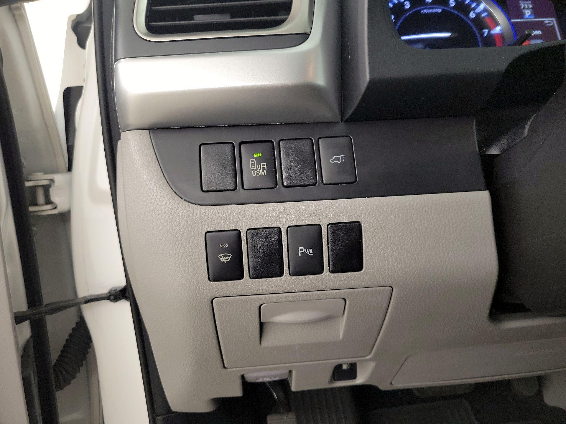Thumbnail: 2016 Toyota Highlander - 13