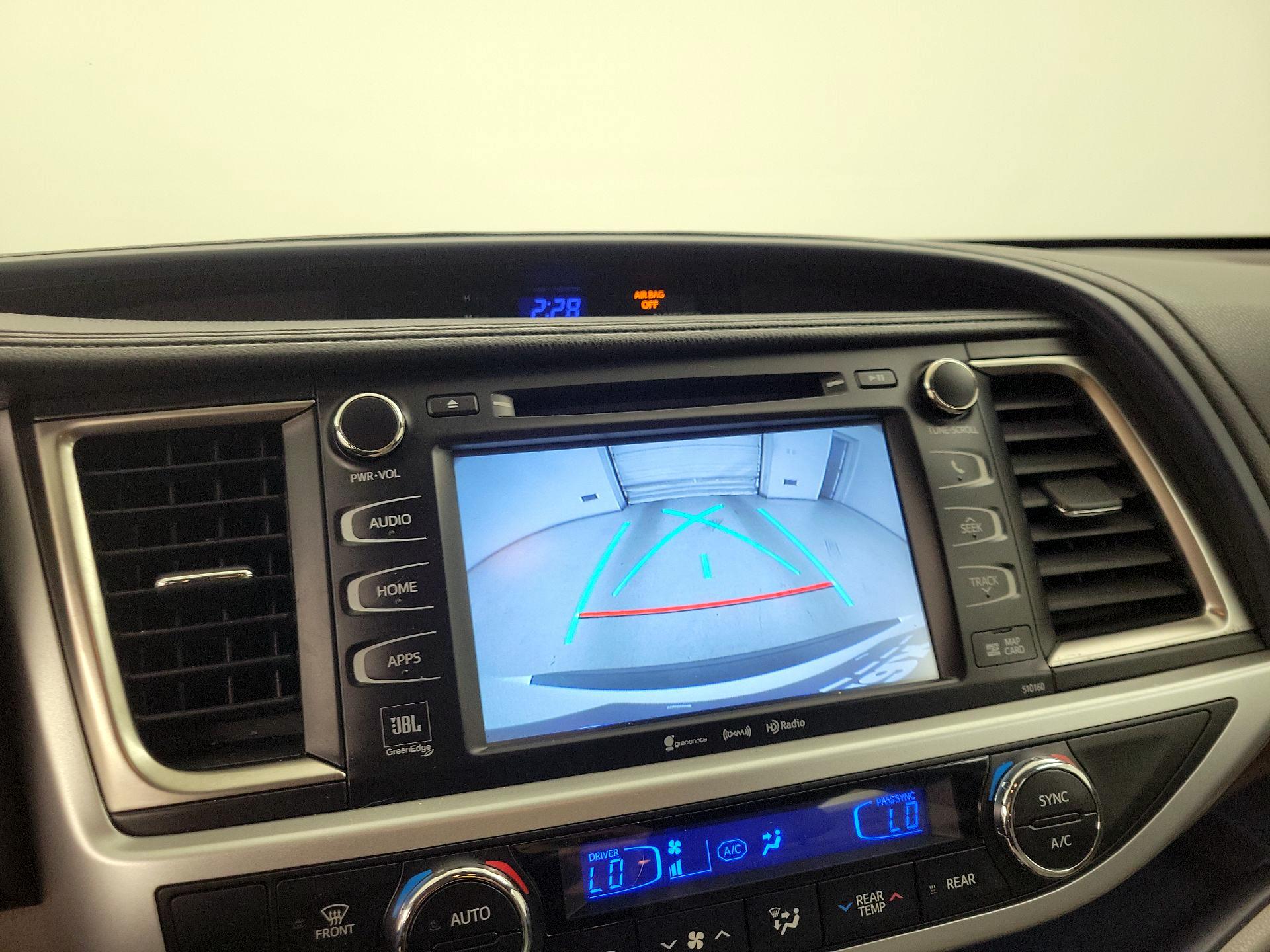 Thumbnail: 2016 Toyota Highlander - 15