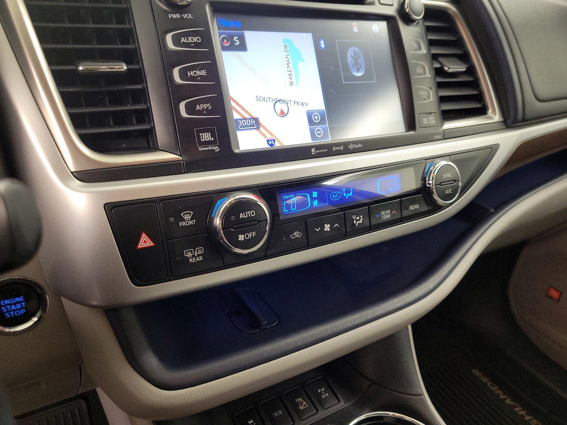 Thumbnail: 2016 Toyota Highlander - 17