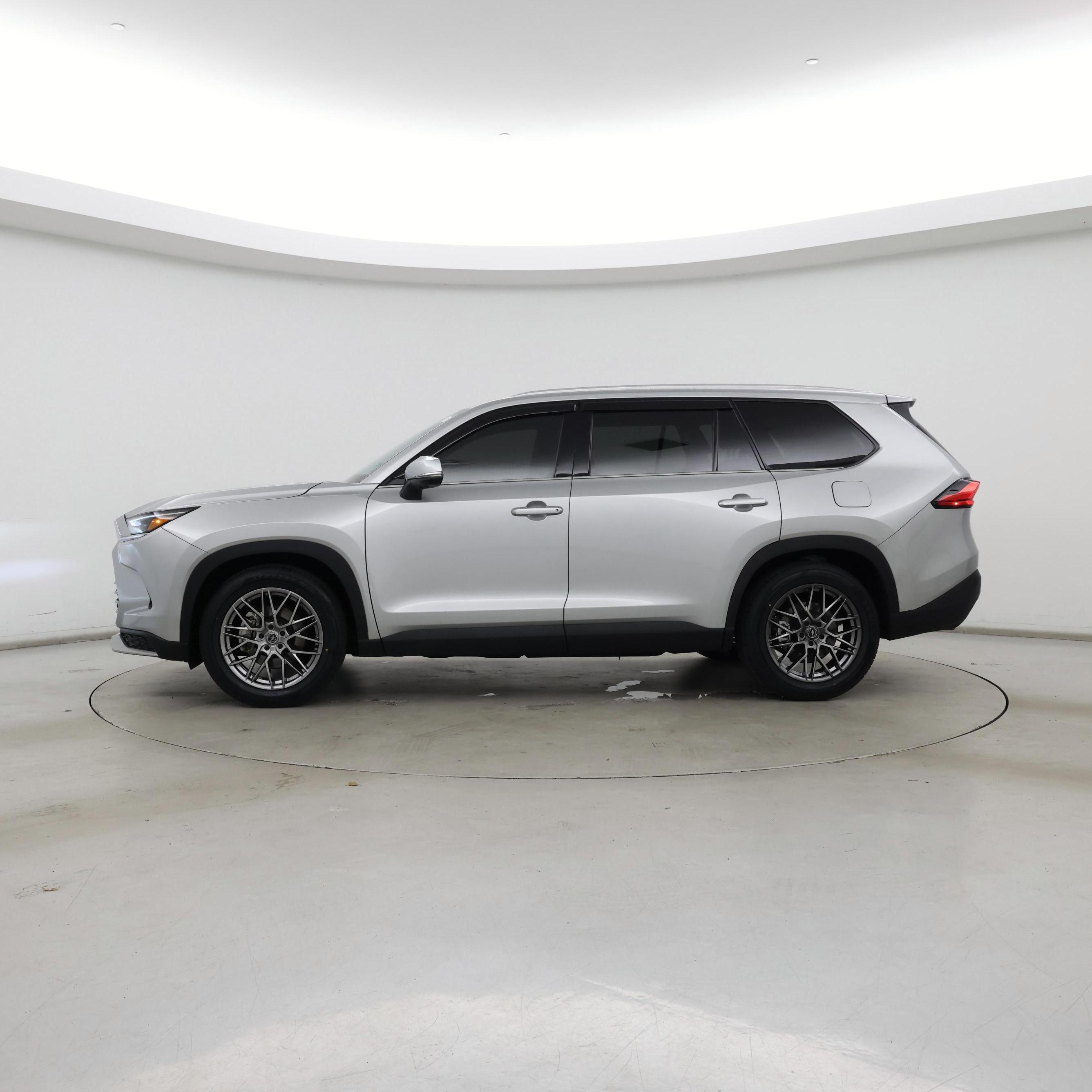 Thumbnail: 2024 Toyota Highlander - 3