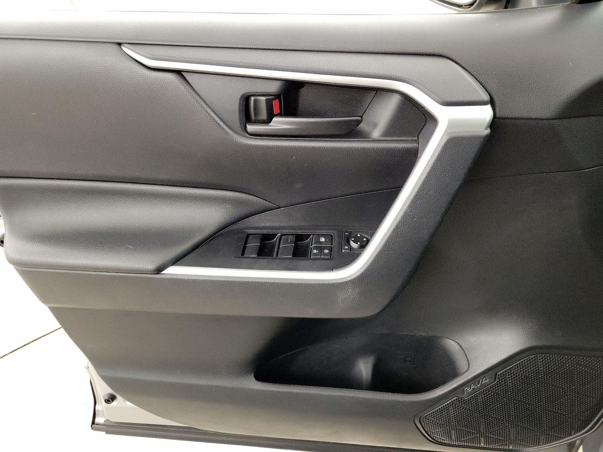 Thumbnail: 2019 Toyota RAV4 - 12