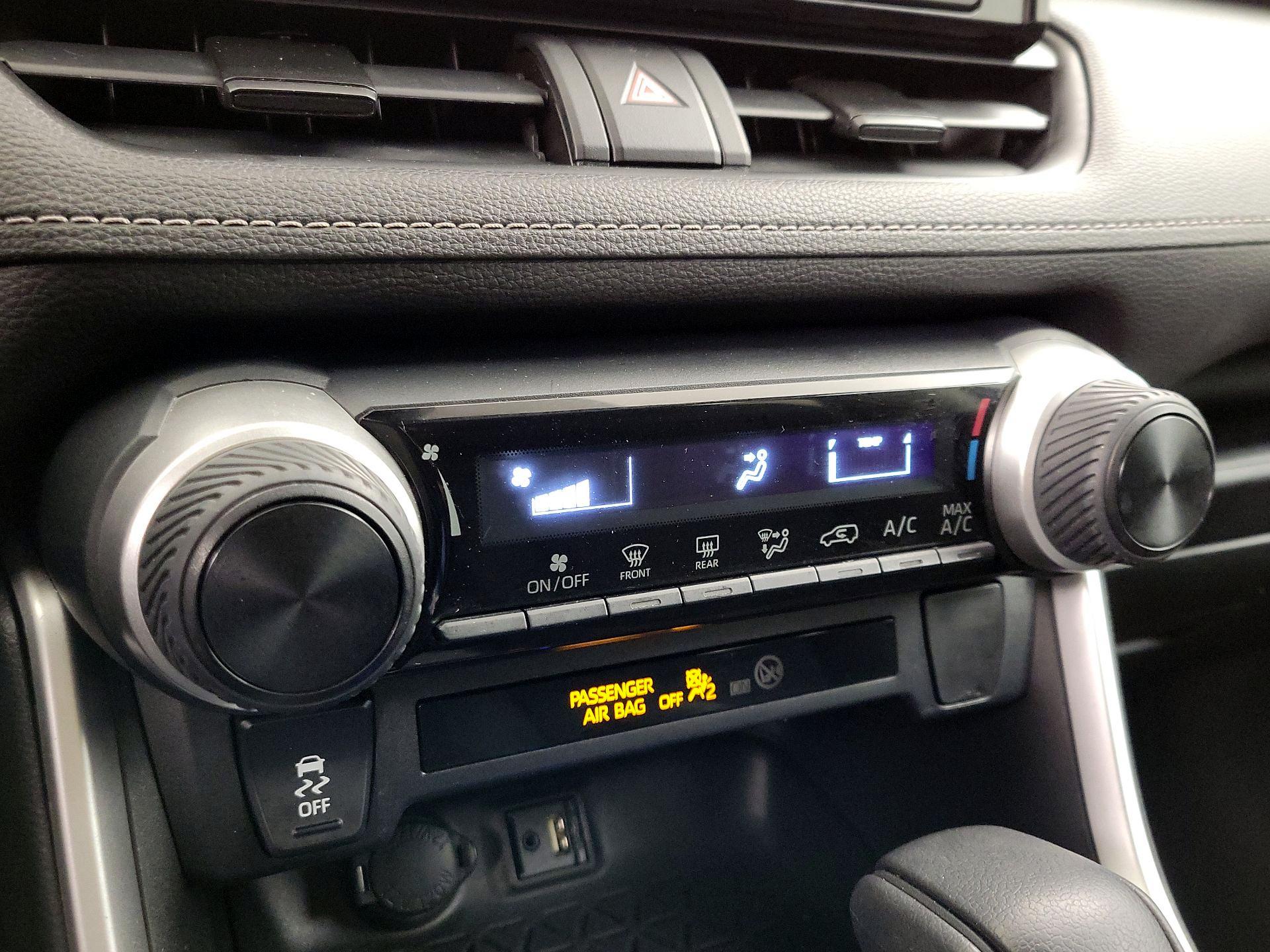 Thumbnail: 2019 Toyota RAV4 - 16