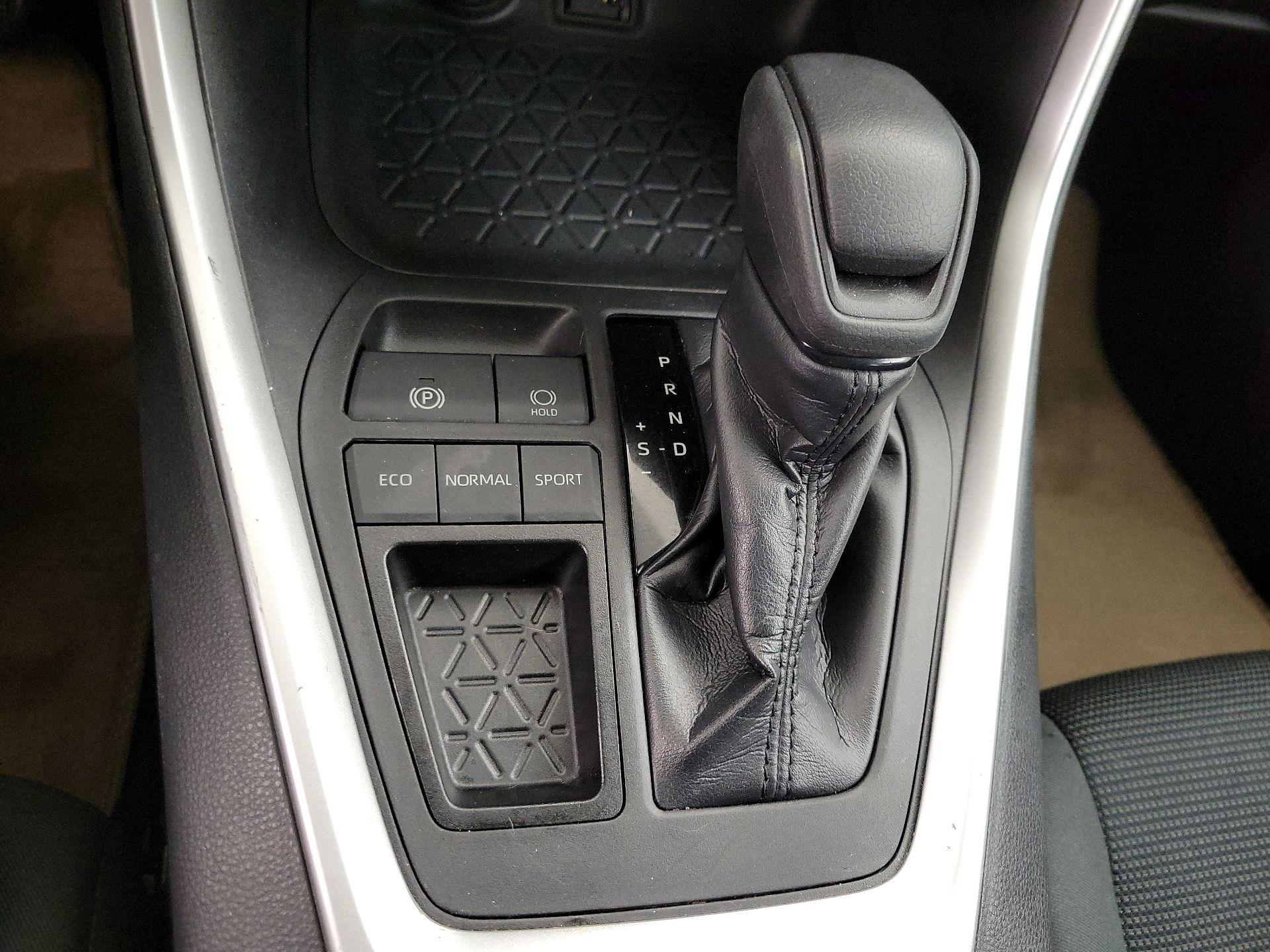 Thumbnail: 2019 Toyota RAV4 - 17