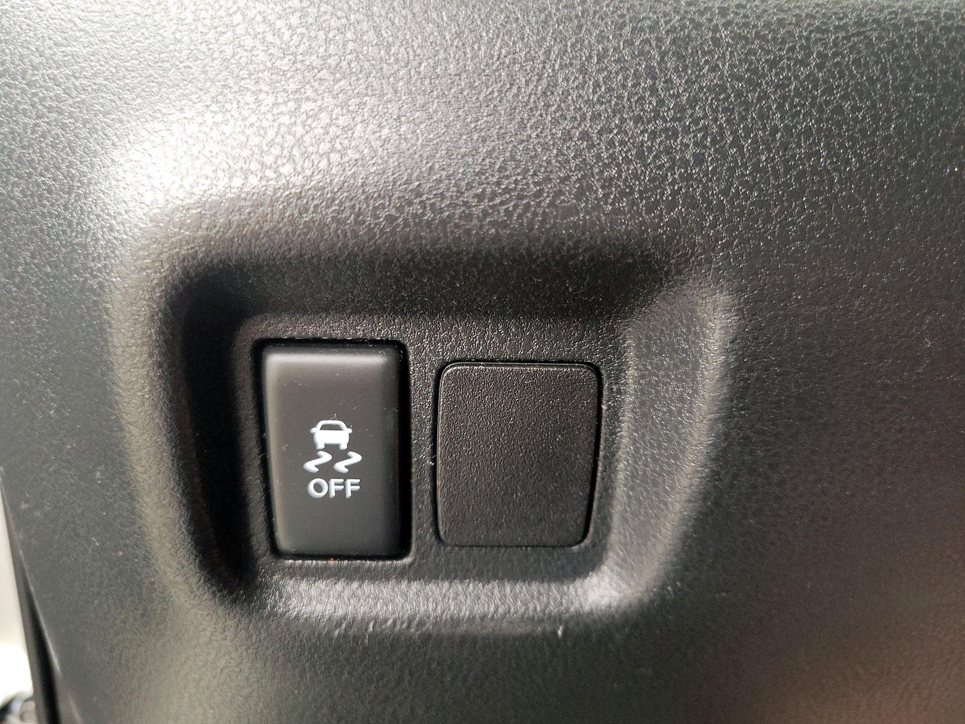 Thumbnail: 2018 Nissan Versa Note - 13