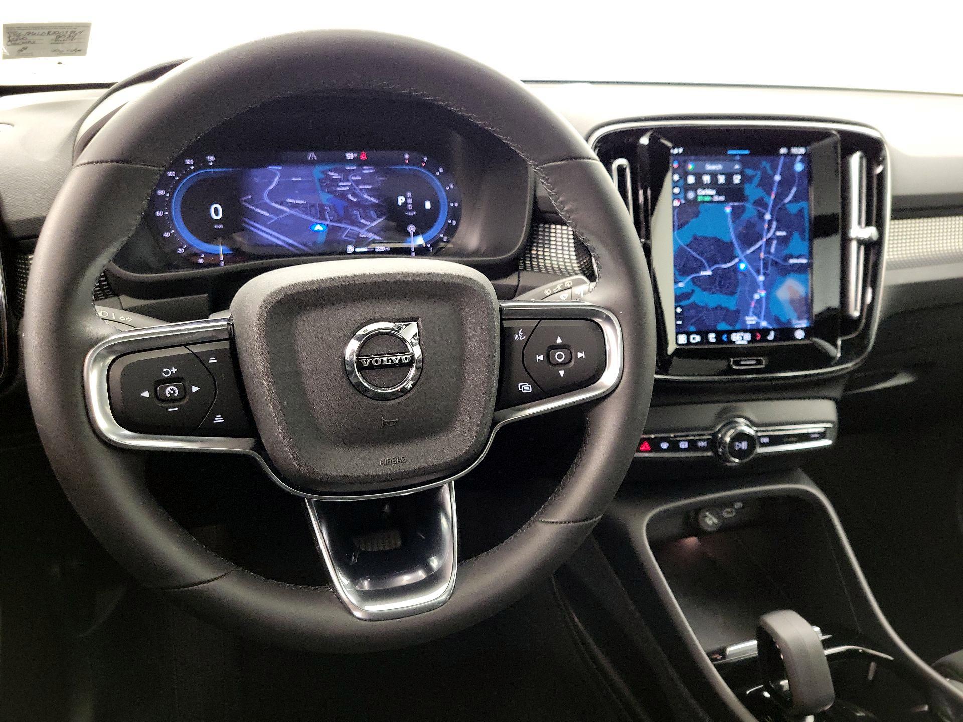 Thumbnail: 2024 Volvo XC40 - 10
