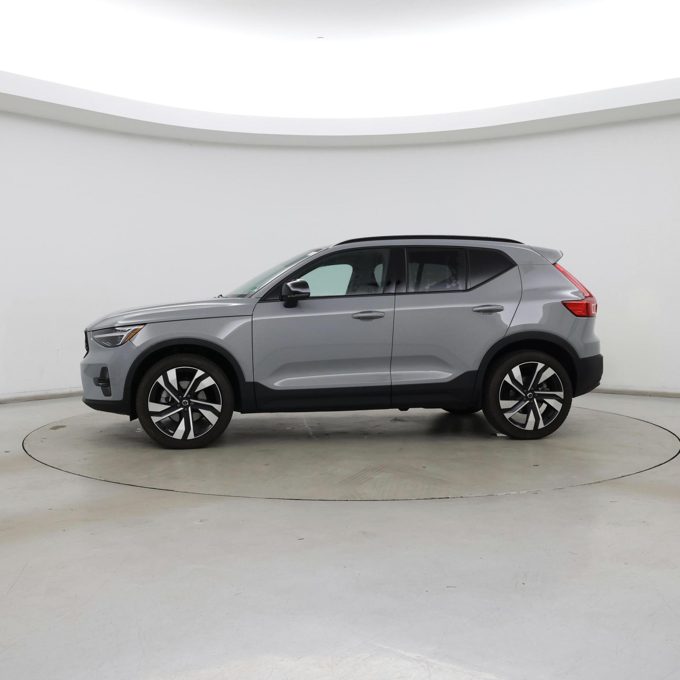 Thumbnail: 2024 Volvo XC40 - 3