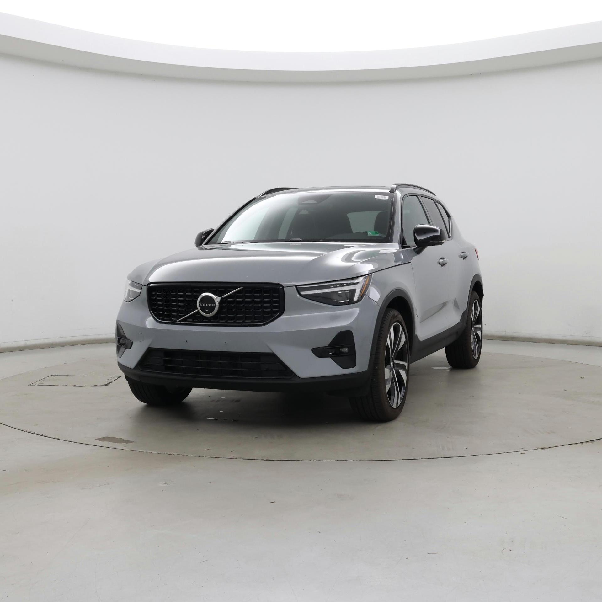 Thumbnail: 2024 Volvo XC40 - 4