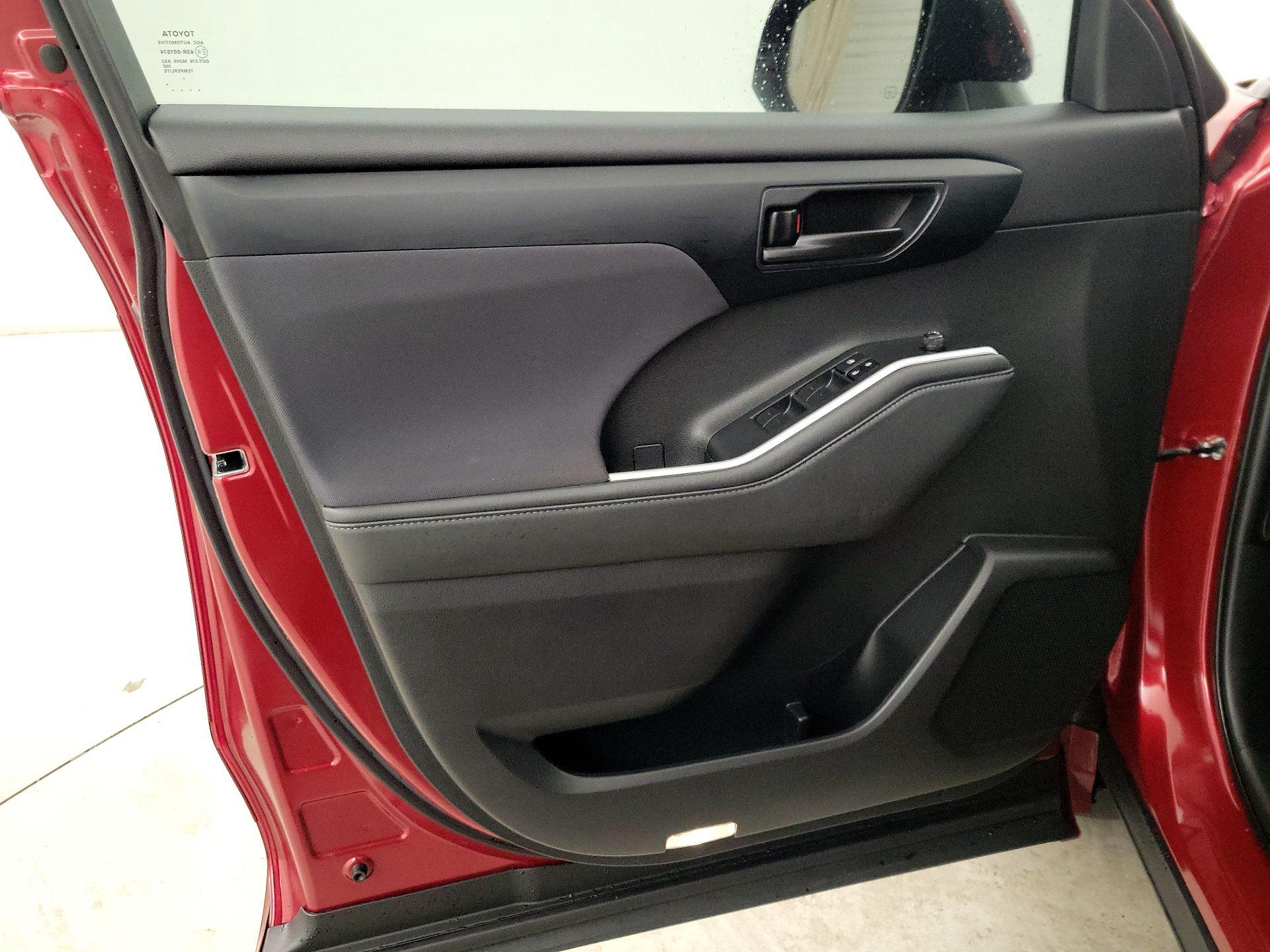 Thumbnail: 2022 Toyota Highlander - 12