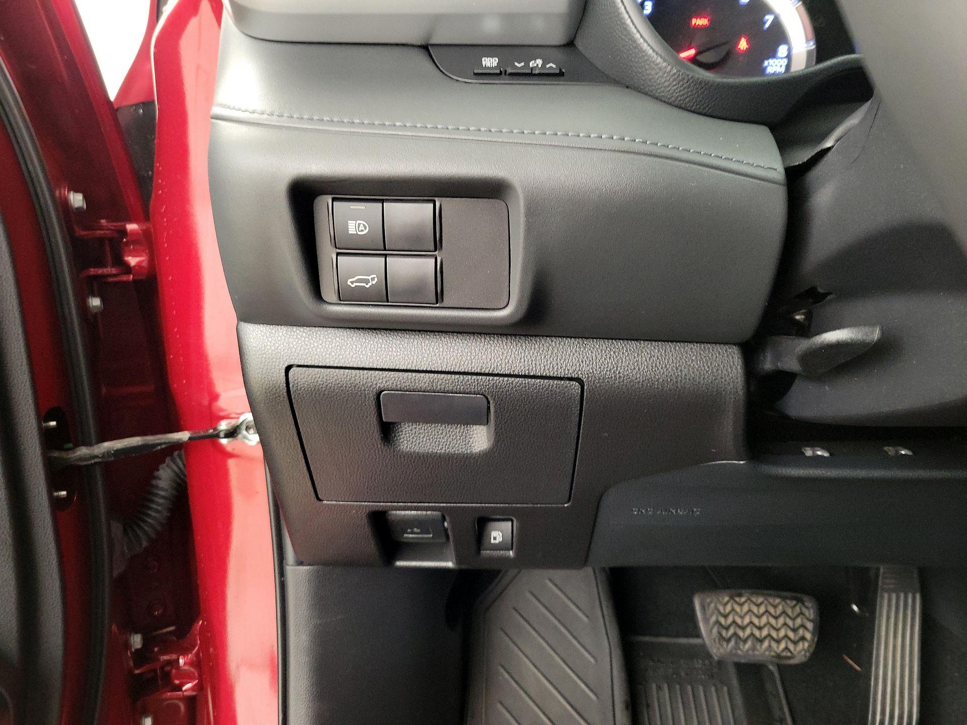 Thumbnail: 2022 Toyota Highlander - 13