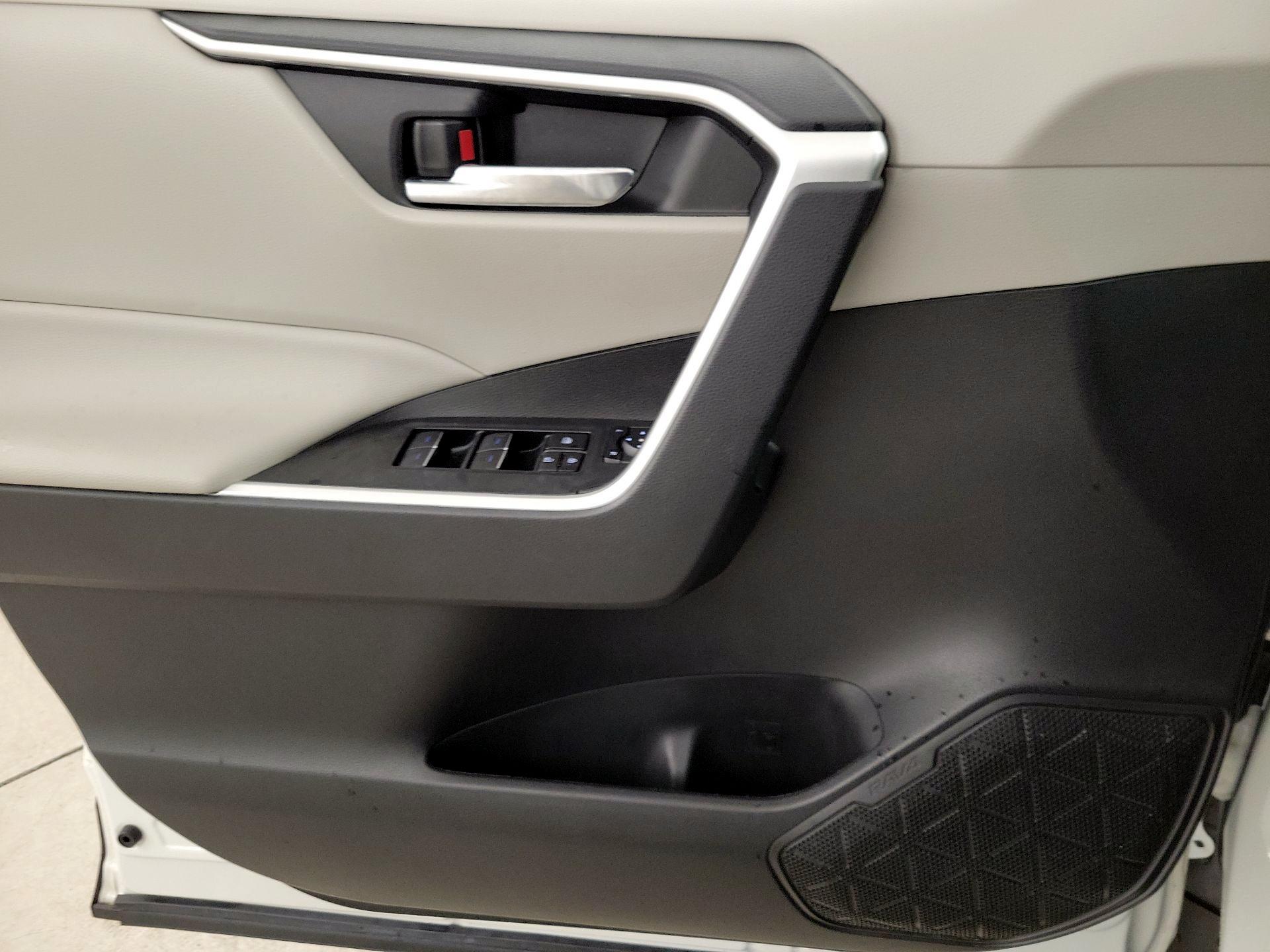 Thumbnail: 2022 Toyota RAV4 - 12