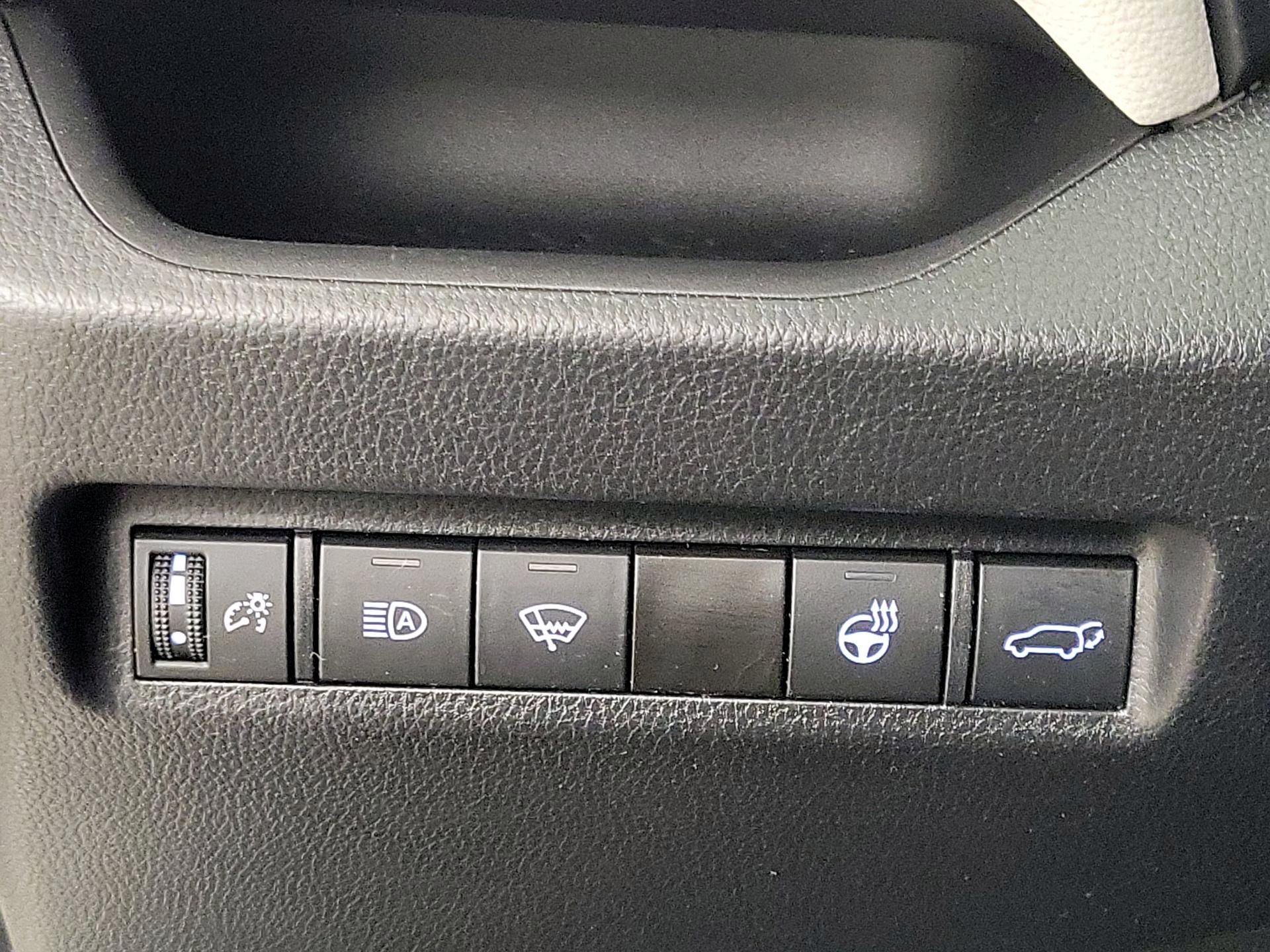 Thumbnail: 2022 Toyota RAV4 - 13