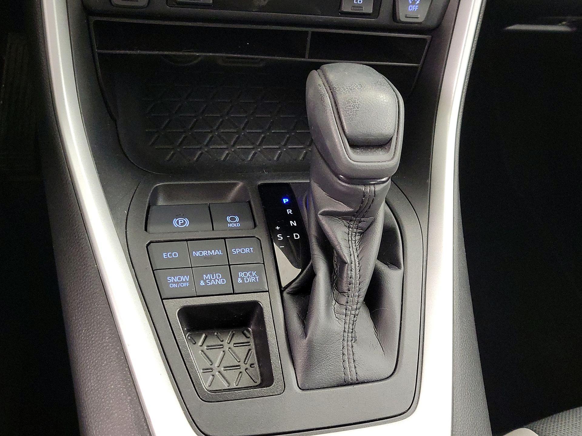 Thumbnail: 2022 Toyota RAV4 - 17