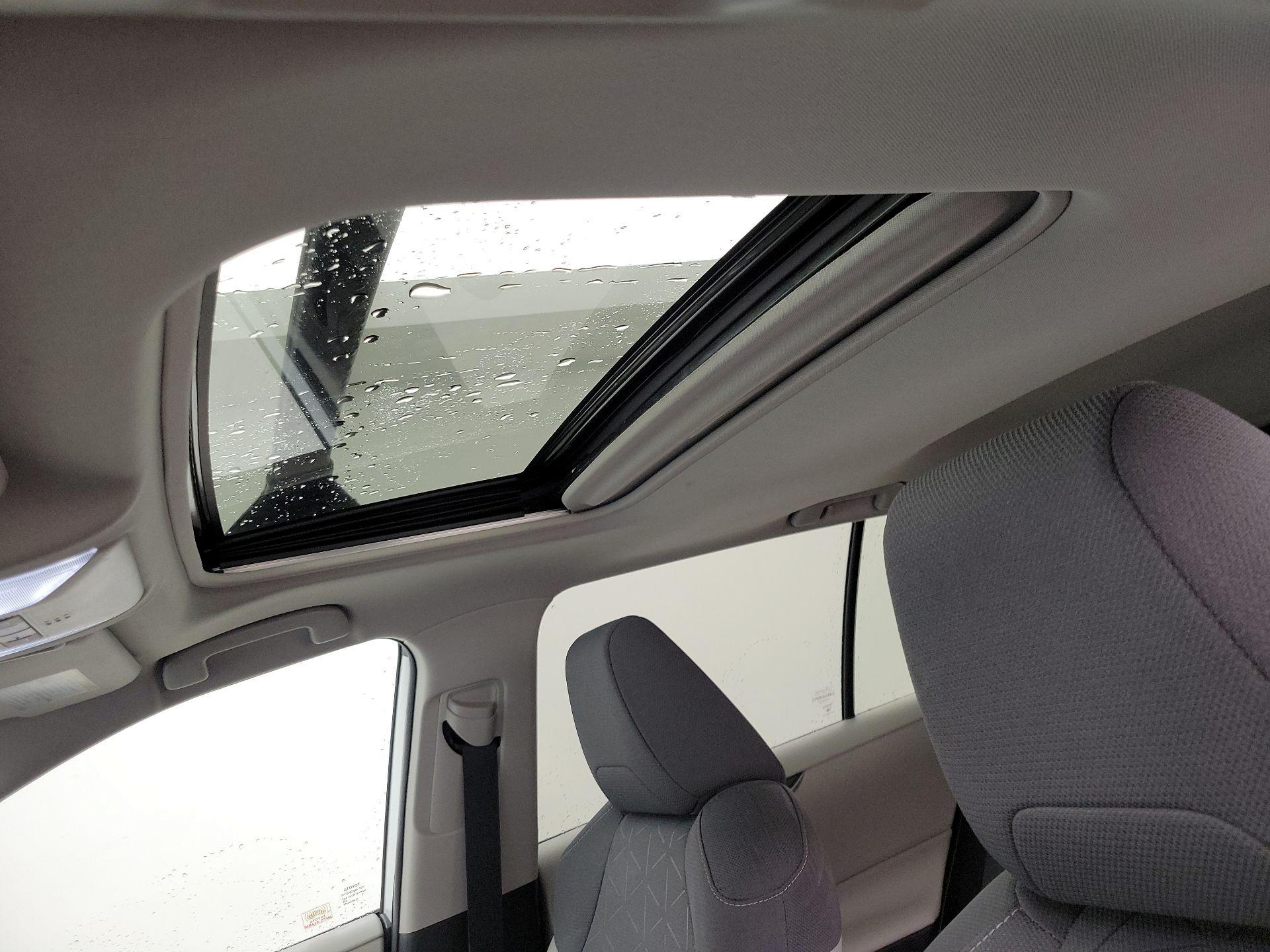 Thumbnail: 2022 Toyota RAV4 - 19