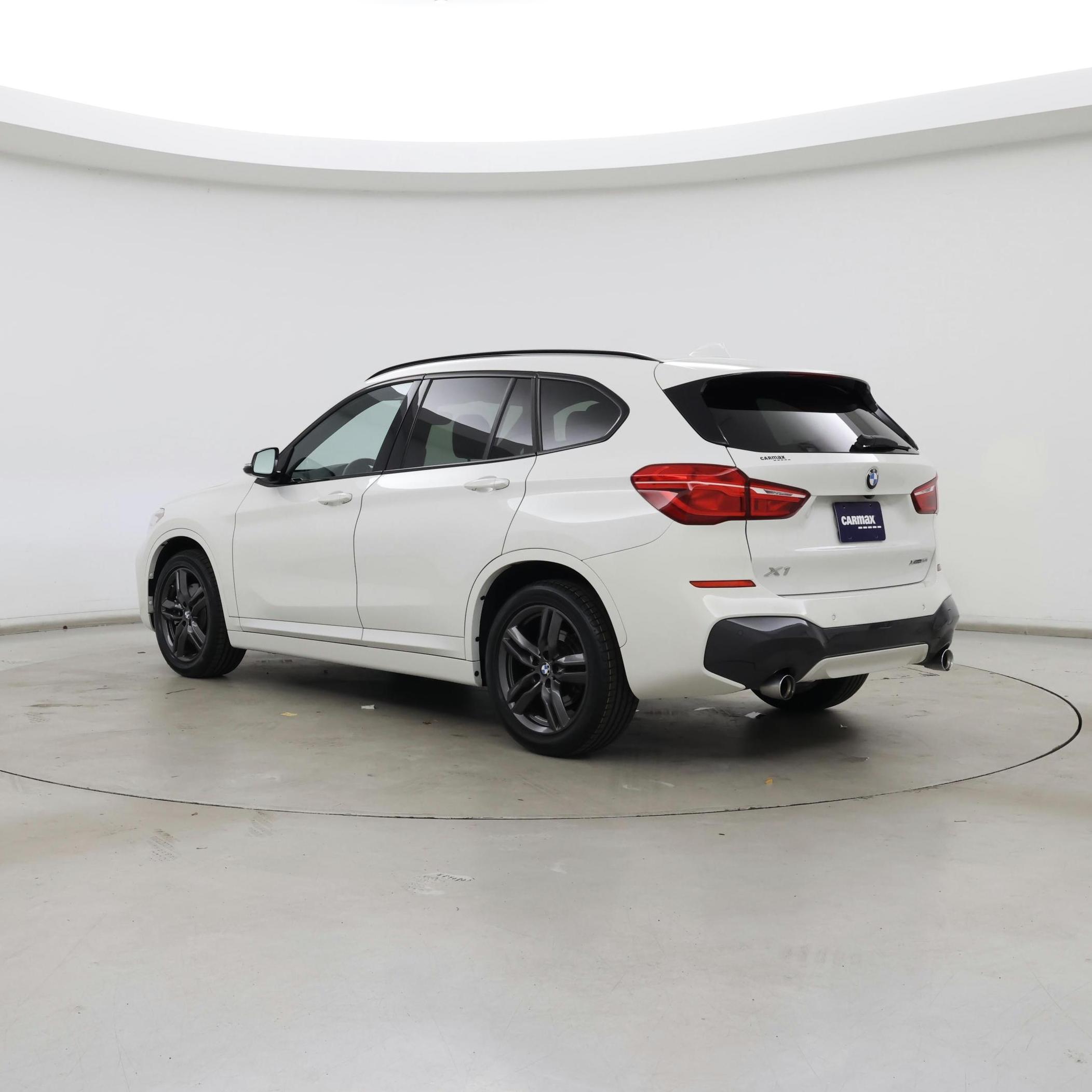 Thumbnail: 2021 BMW X1 - 2