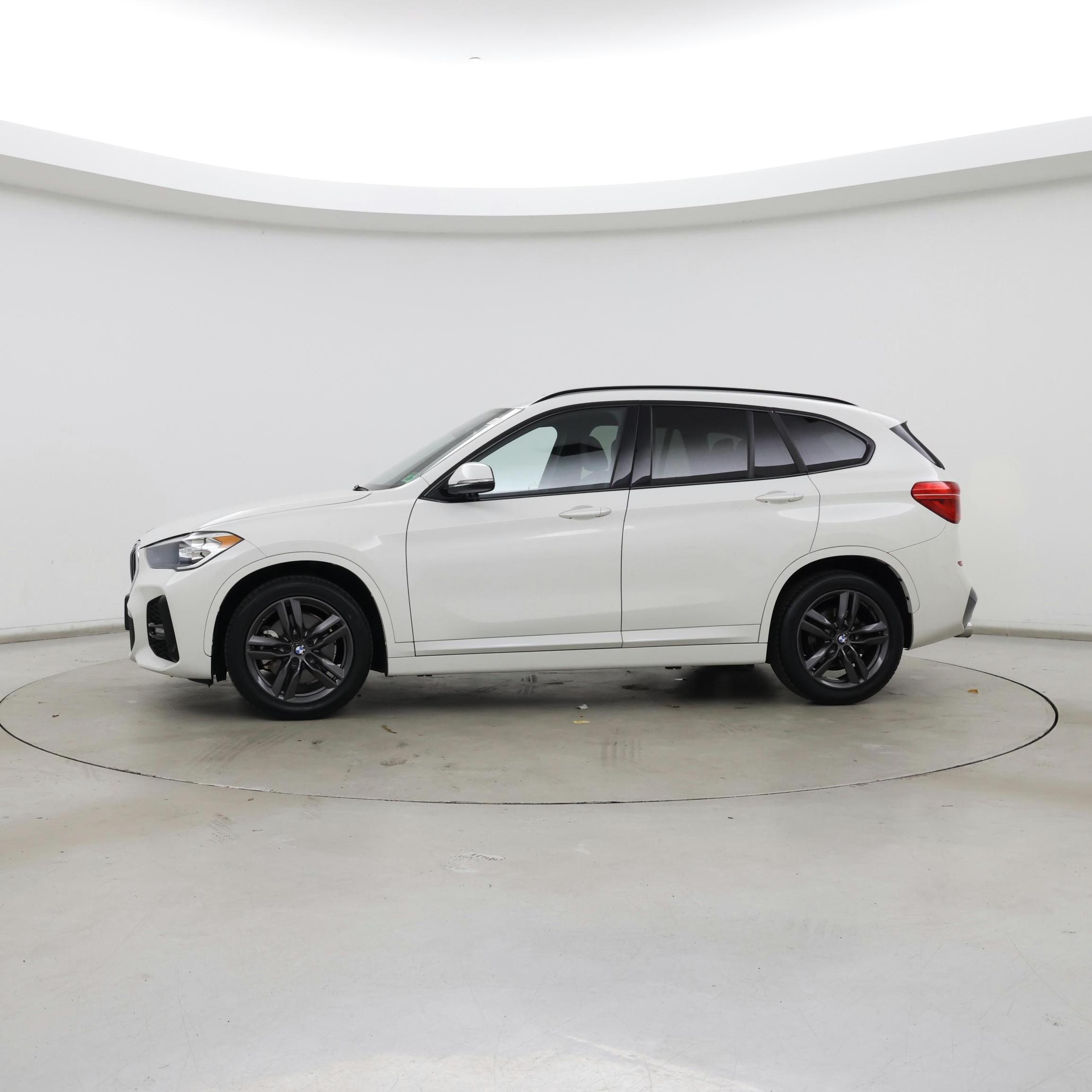 Thumbnail: 2021 BMW X1 - 3