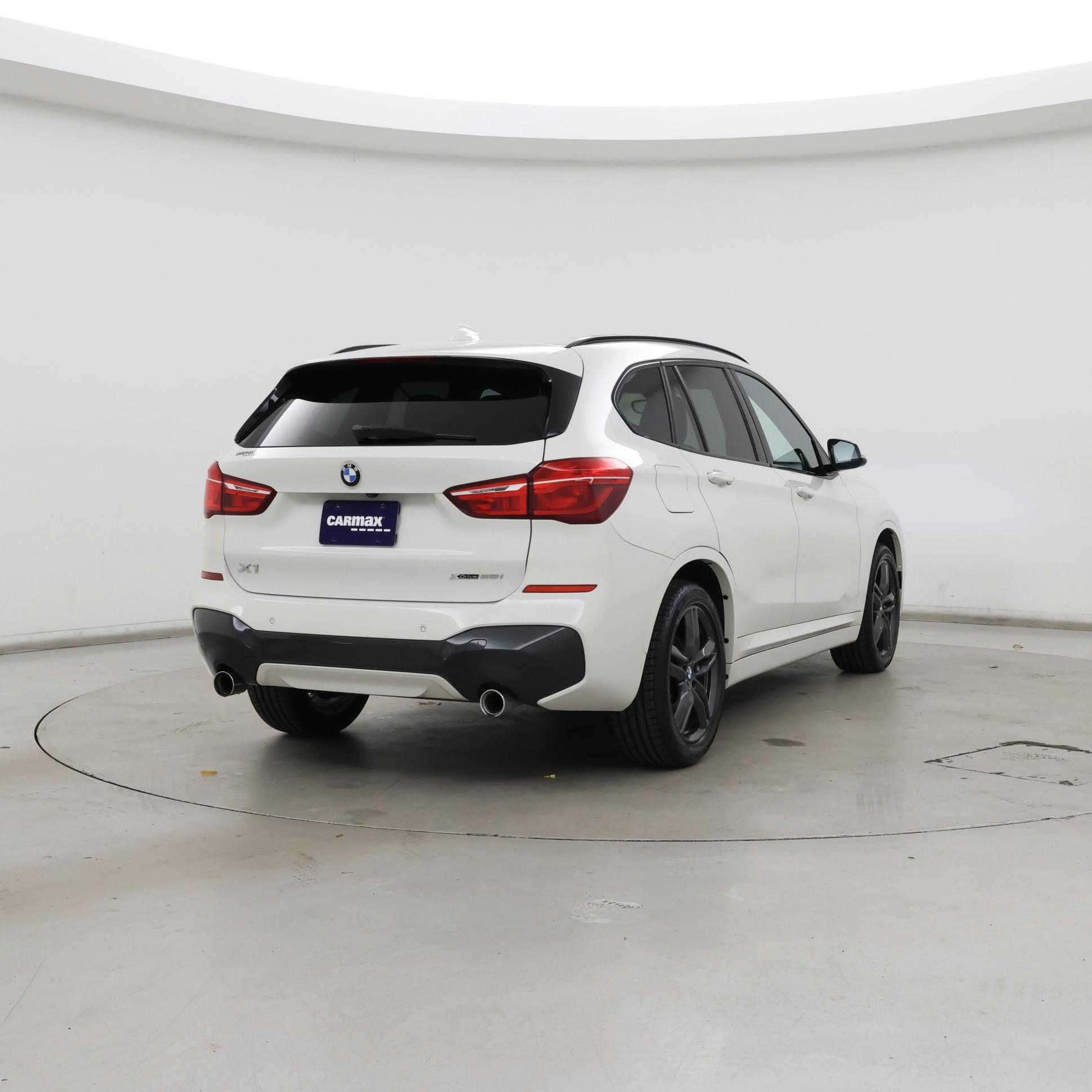 Thumbnail: 2021 BMW X1 - 8