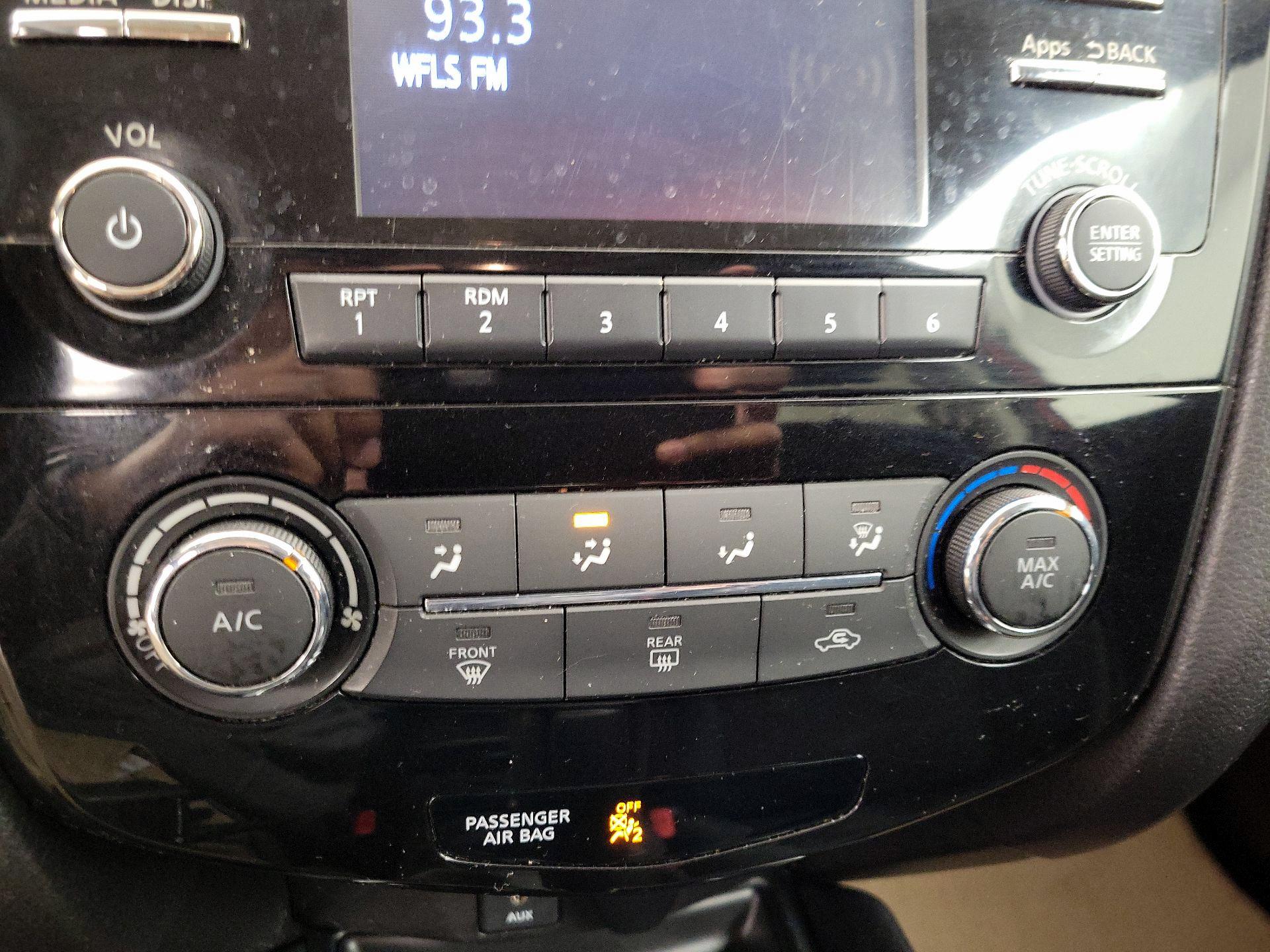 Thumbnail: 2016 Nissan Rogue - 16