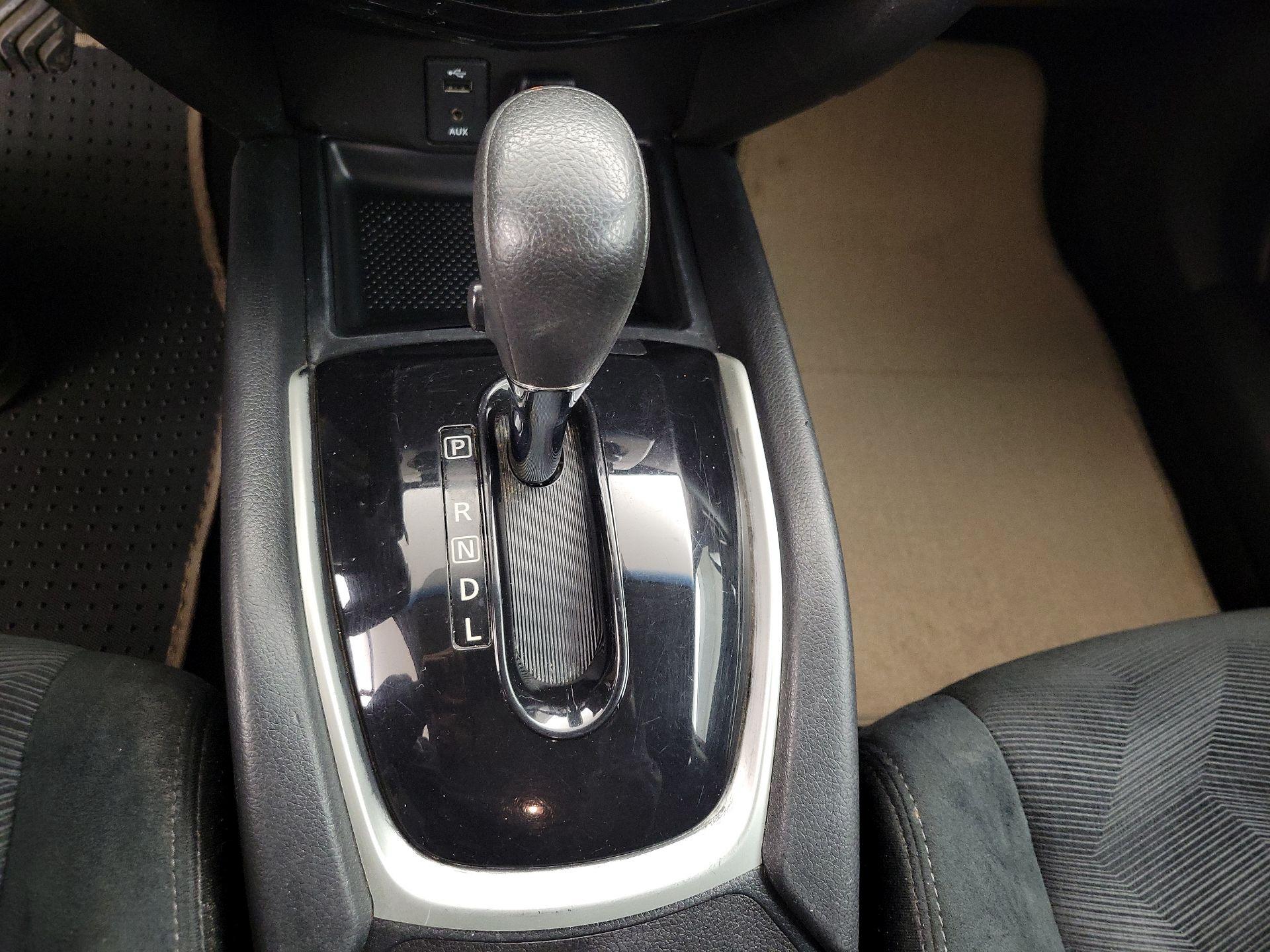 Thumbnail: 2016 Nissan Rogue - 17