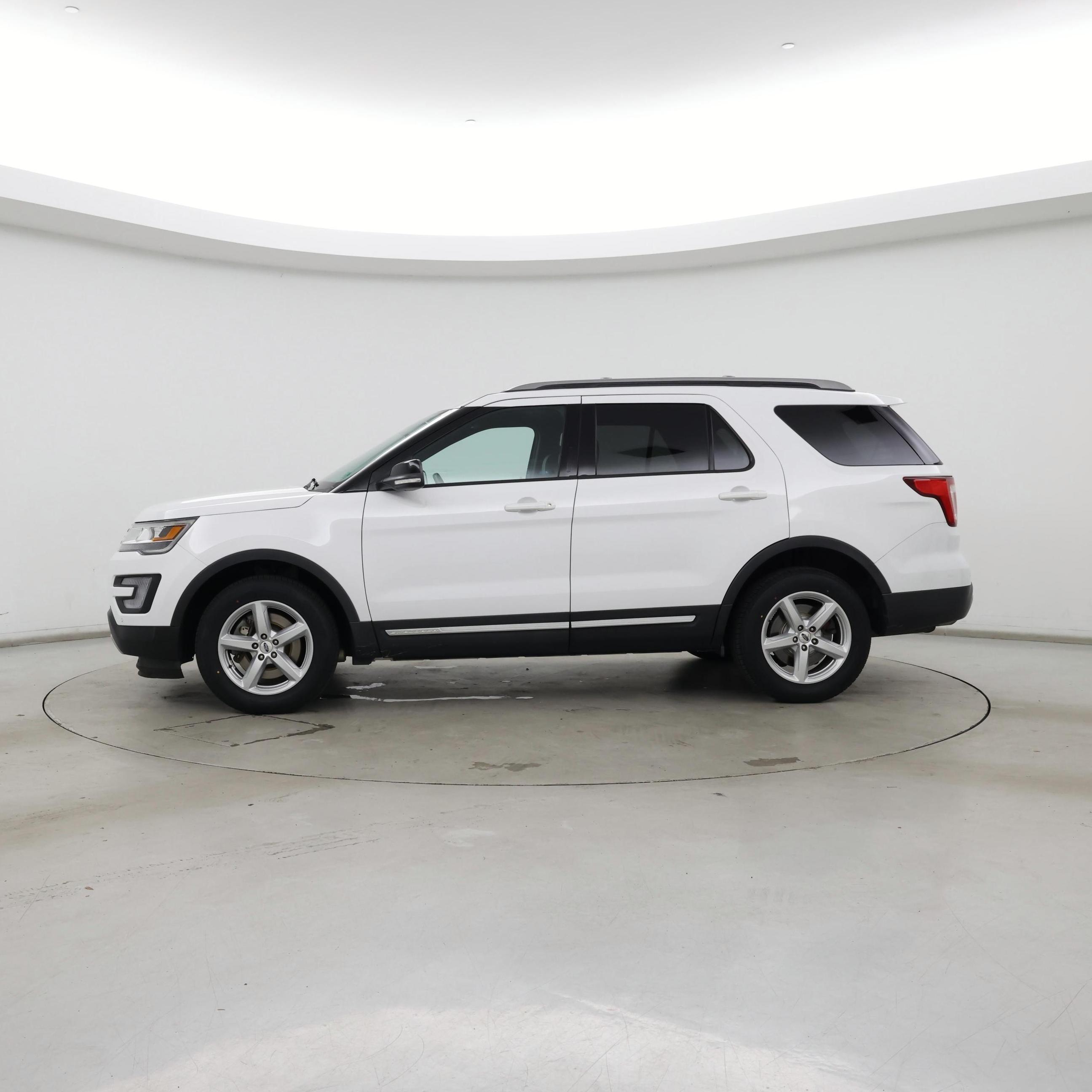 Thumbnail: 2017 Ford Explorer - 3