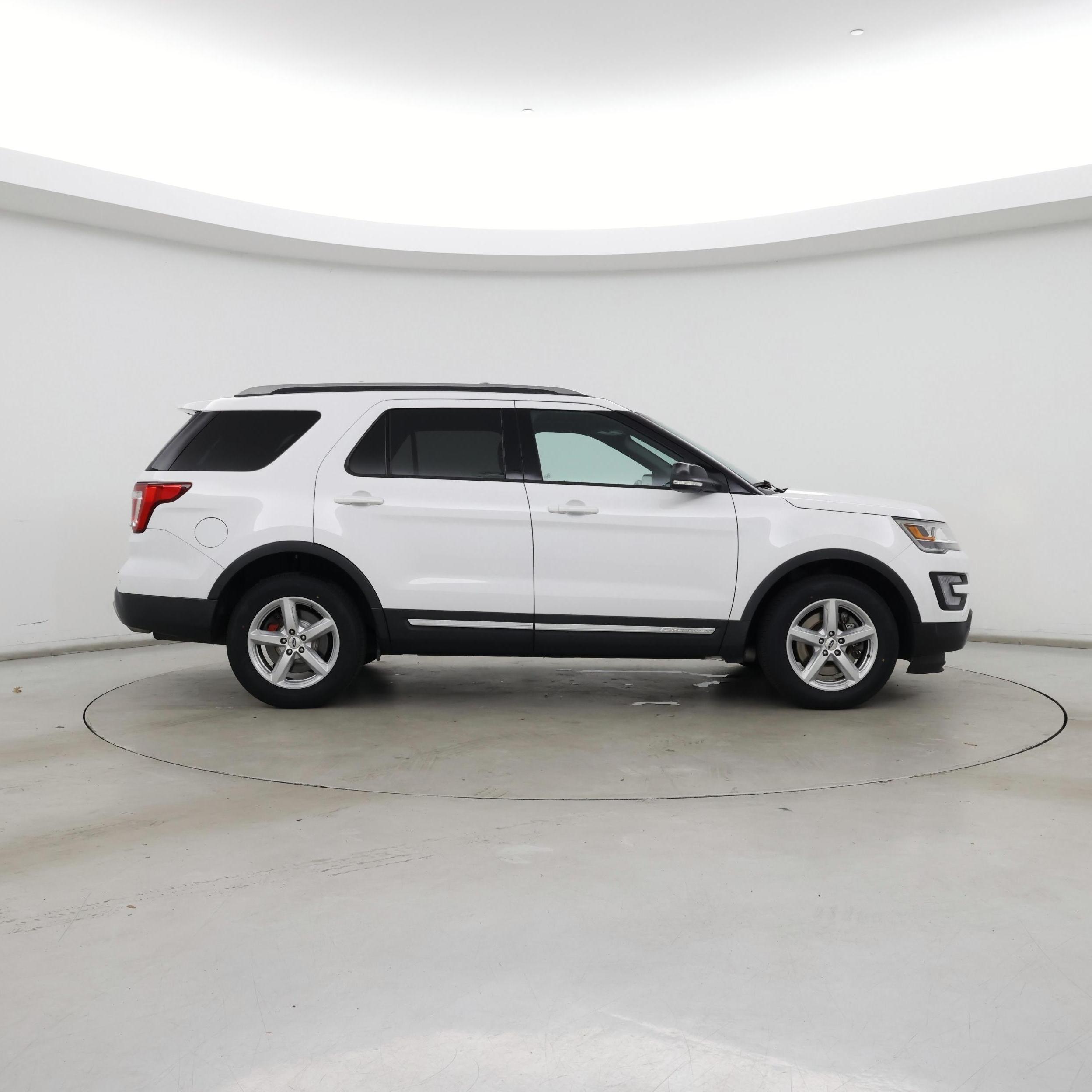 Thumbnail: 2017 Ford Explorer - 7