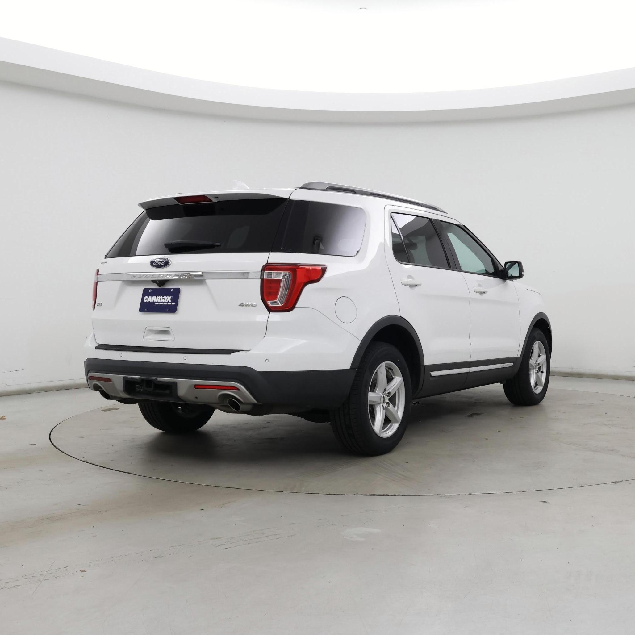 Thumbnail: 2017 Ford Explorer - 8