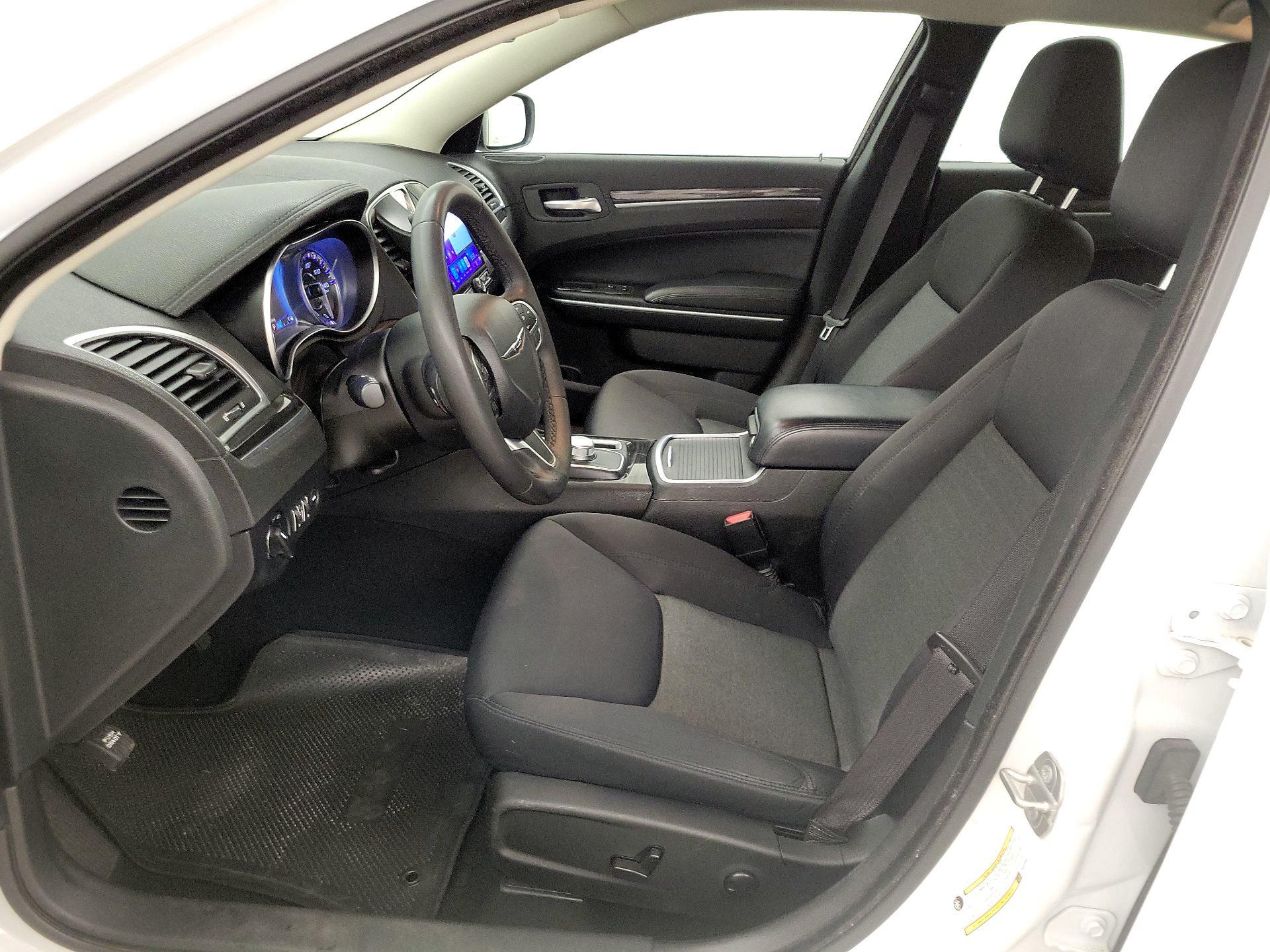 Thumbnail: 2022 Chrysler 300 - 11