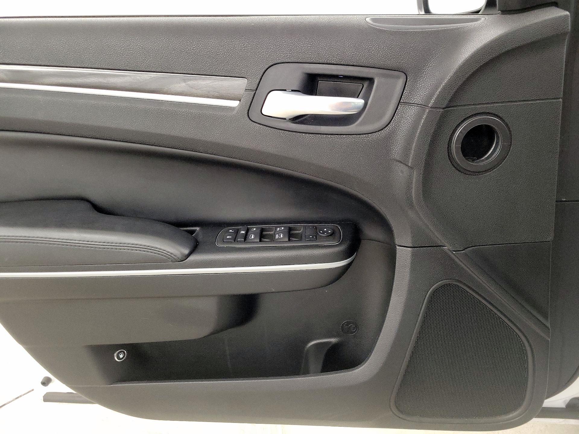 Thumbnail: 2022 Chrysler 300 - 12