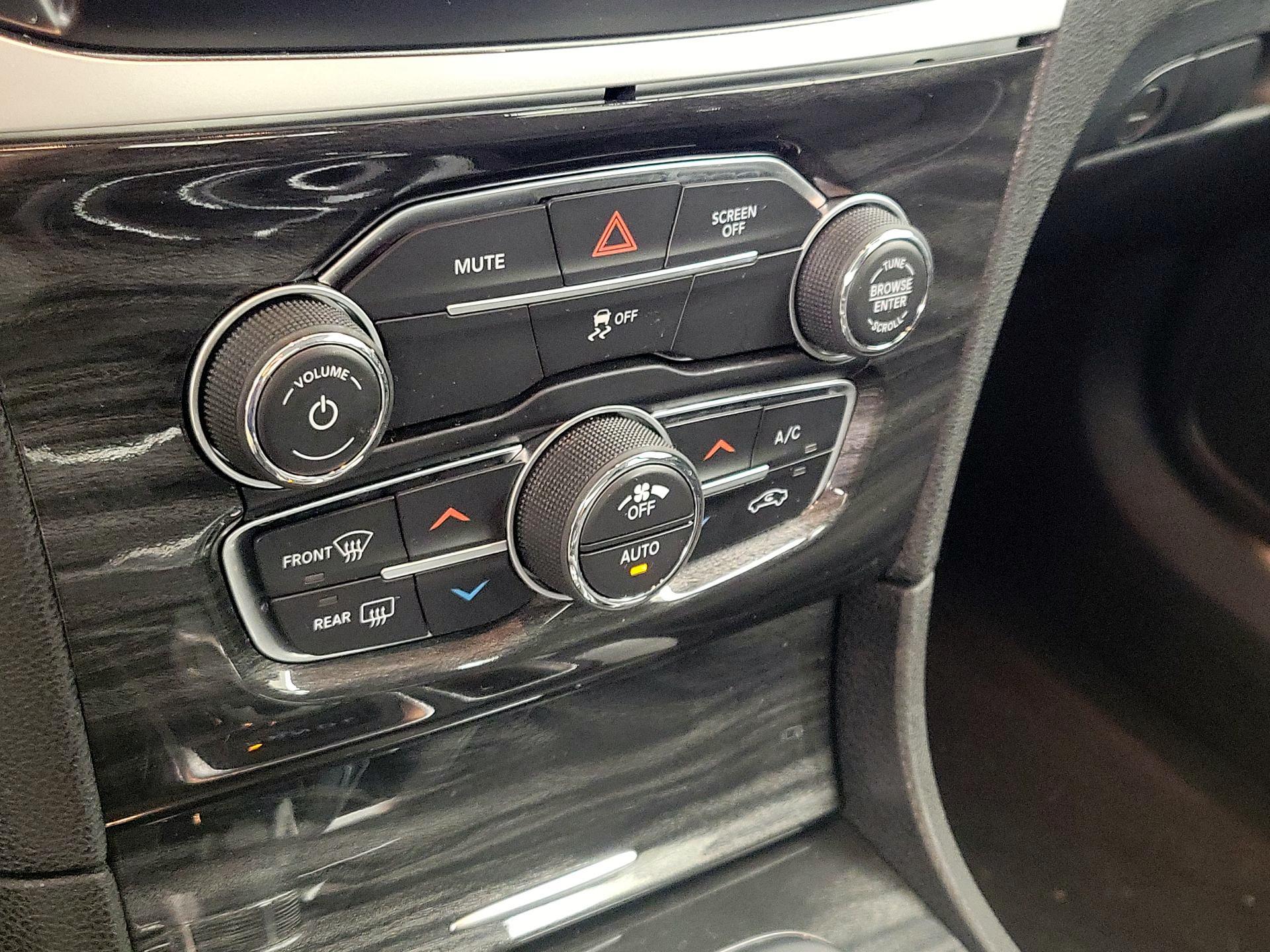 Thumbnail: 2022 Chrysler 300 - 16